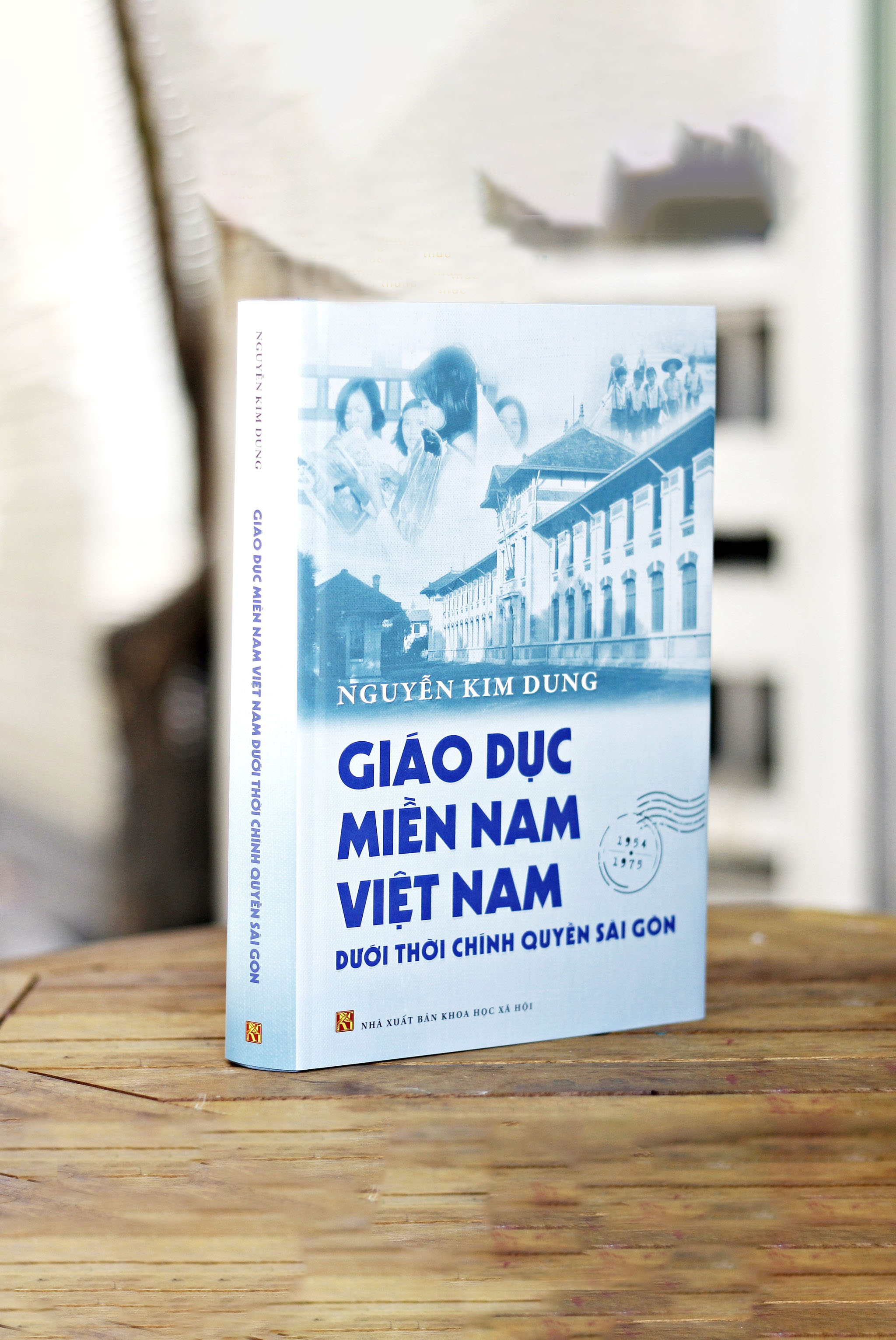 Đáng đọc!
Cuốn sách hiếm hoi nói về nền giáo dục Saigon trước 75.
"...hệ thống giáo dục ấy đã đào tạo