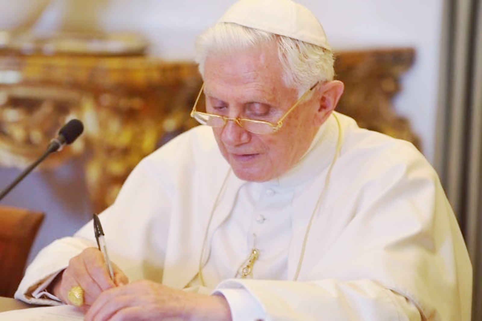 dgh benedicto xvi_phailamgi.jpg