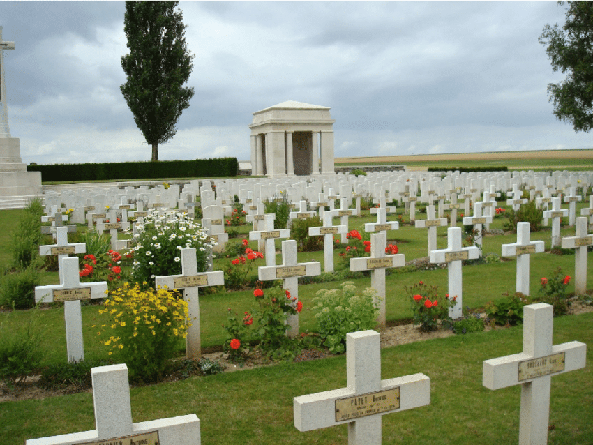 French-and-Commonwealth-graves-AIF-Burial-Ground-Grass-Lane-Photograph-by-C-Winter.png