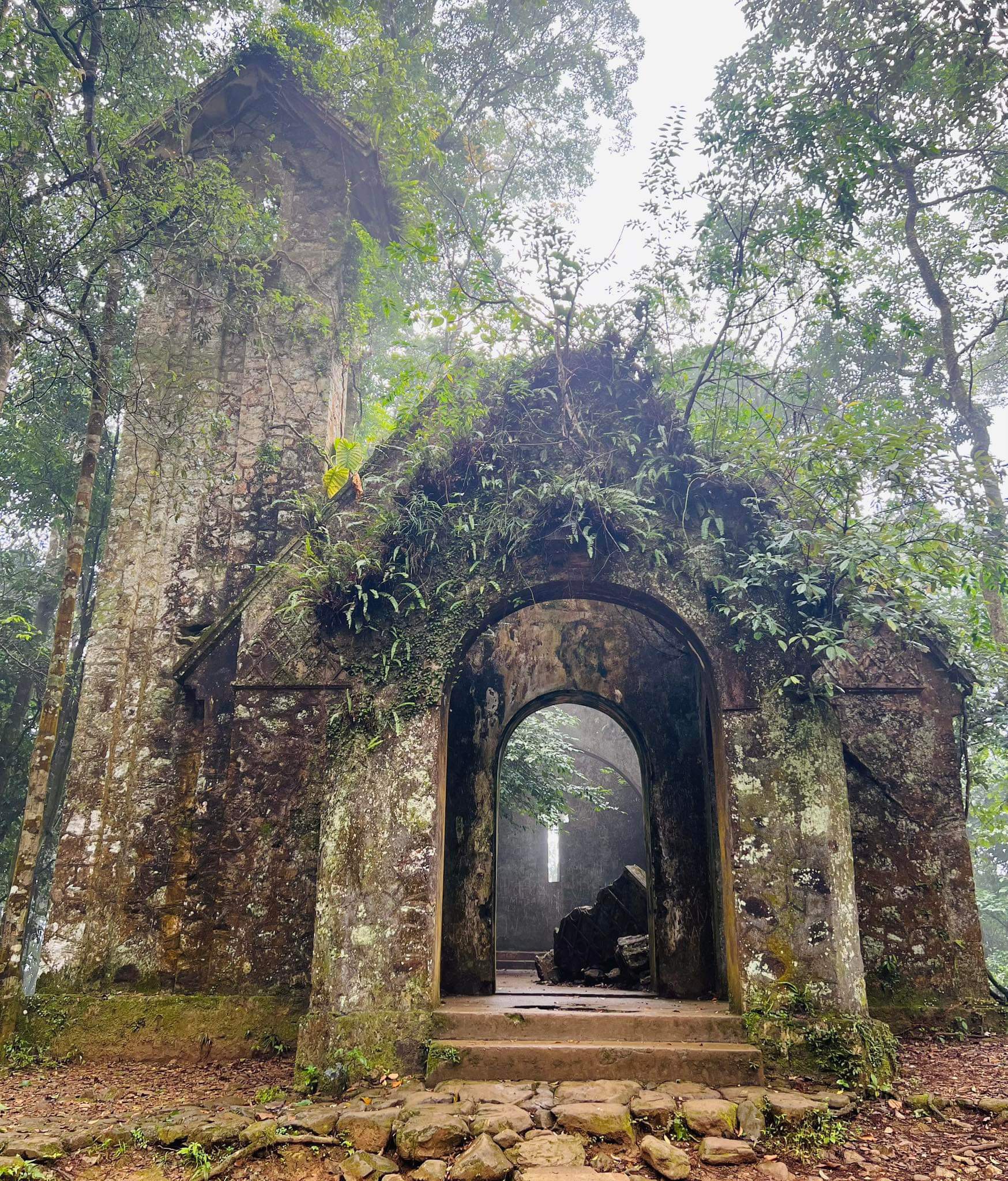 Nhà thờ Pháp cổ trên núi Ba Vì