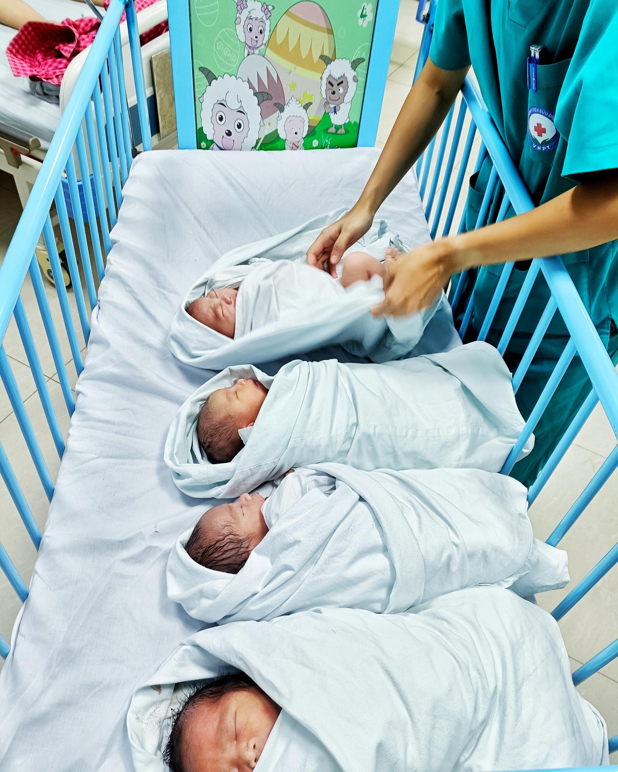 Những đứa trẻ mới sinh tại bệnh viện_phailamgi.jpg