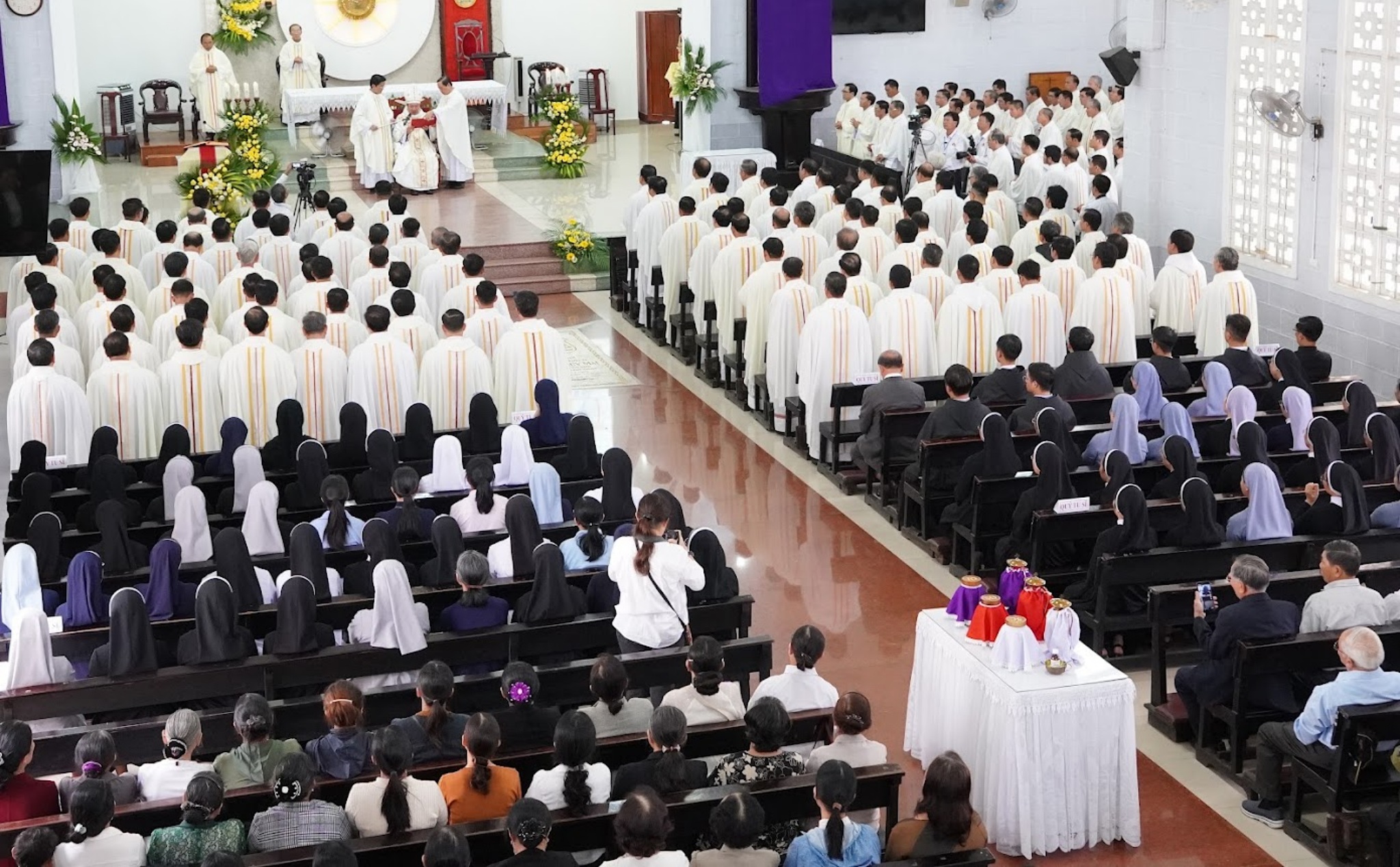 Phailamgi_“Chúa thì được, nhưng Giáo Hội thì không” – Phản ứng và suy tư của Hồng y Ratzinger ...jpg