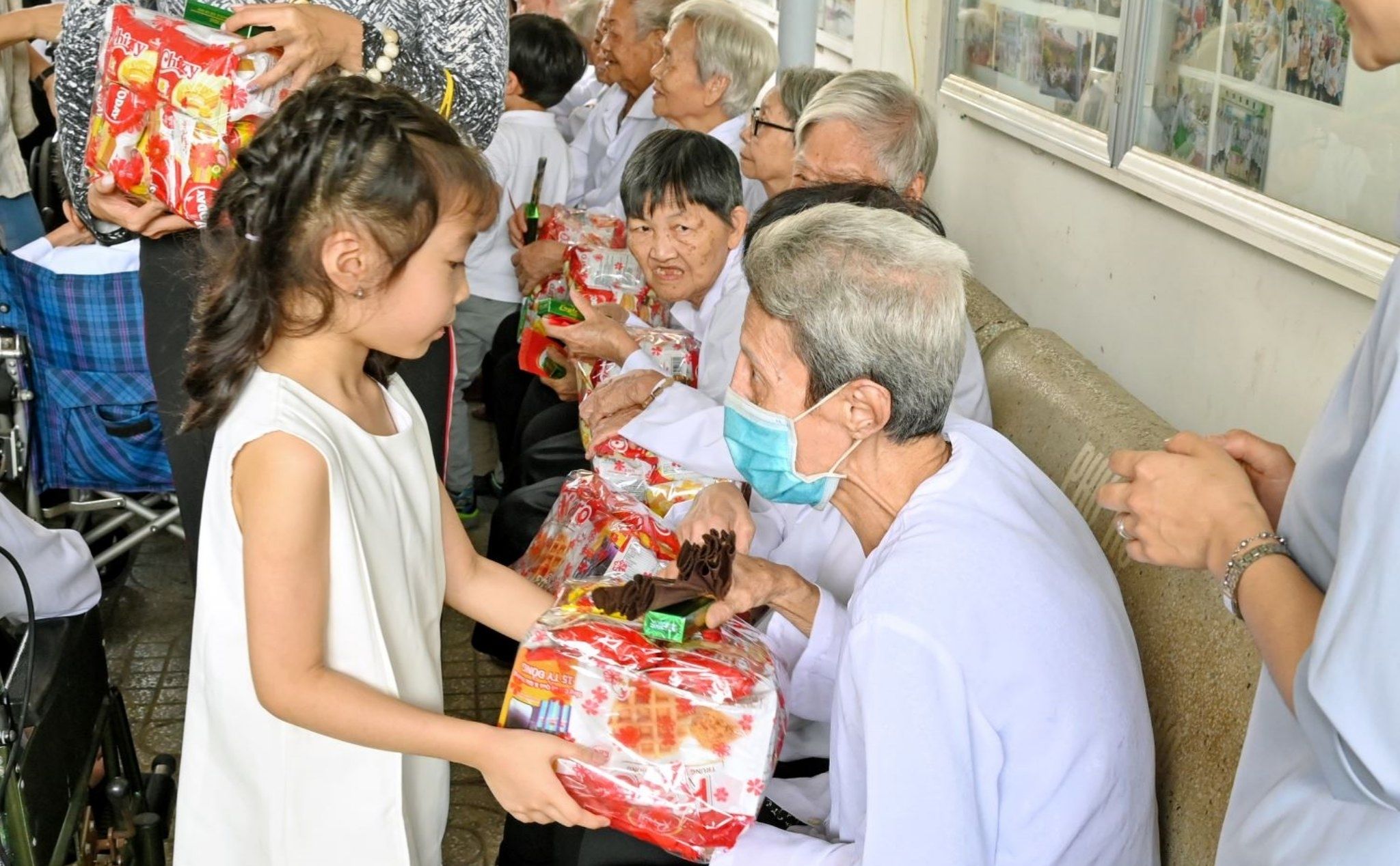 phailamgi_“Đừng cho tay trái biết việc tay phải làm”_cv1.jpg