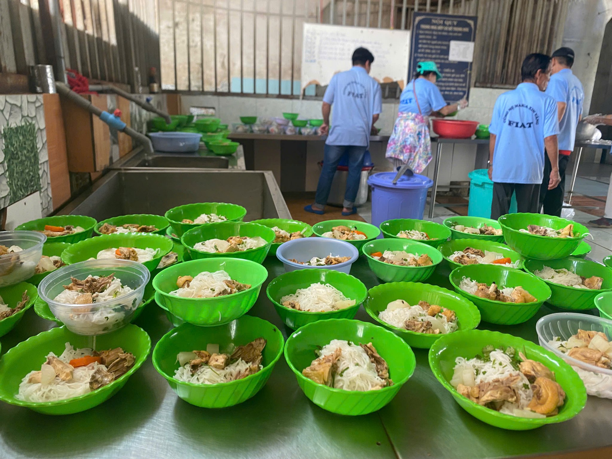 Phailamgi_ Mừng Tam Nhật Thánh cùng anh chị em trong trại điên Trọng Đức_cv (5).jpg