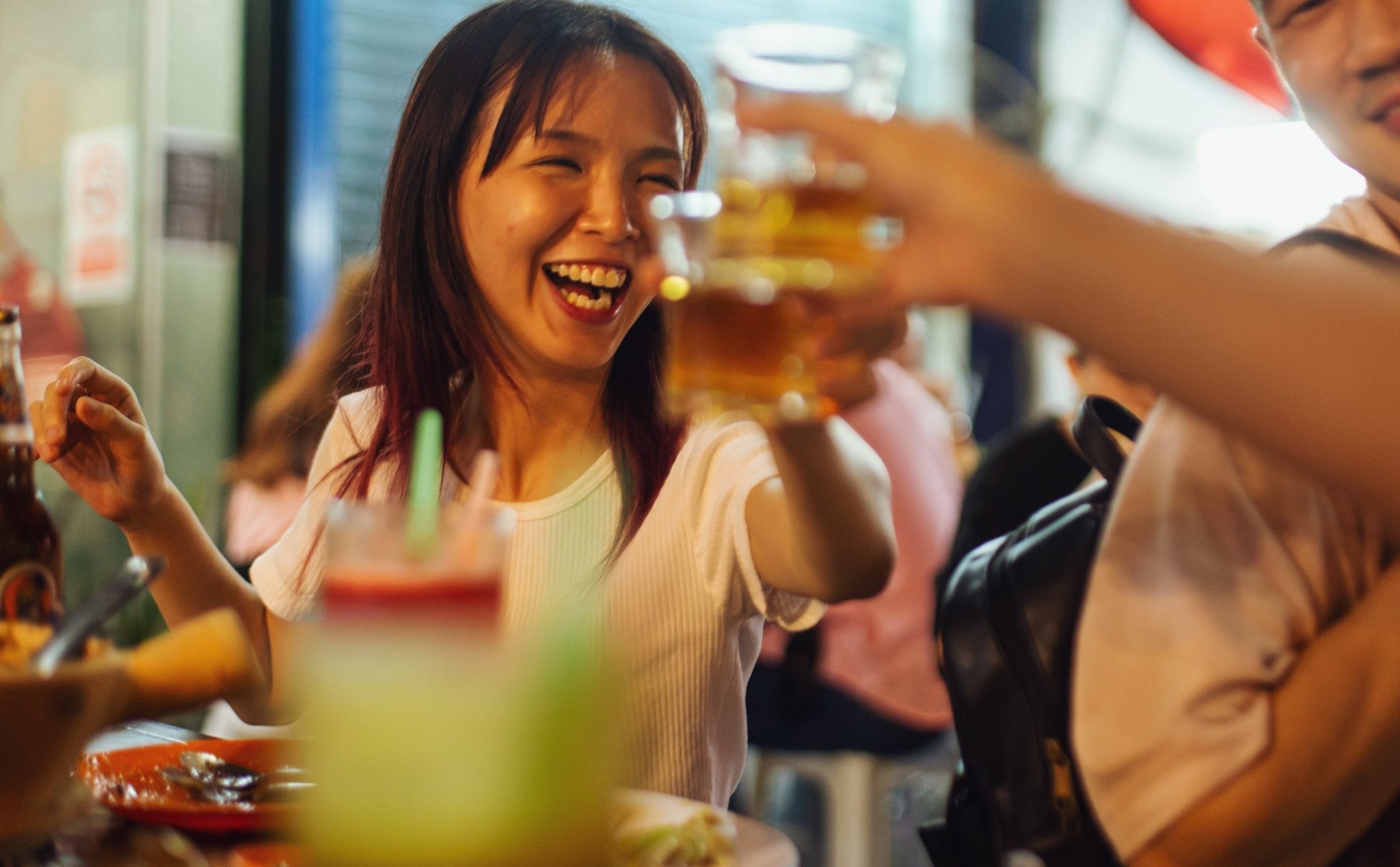 phailamgi_Bạn có bao giờ khen ngợi người bạn đời trước mặt người khác không_cv2.jpg
