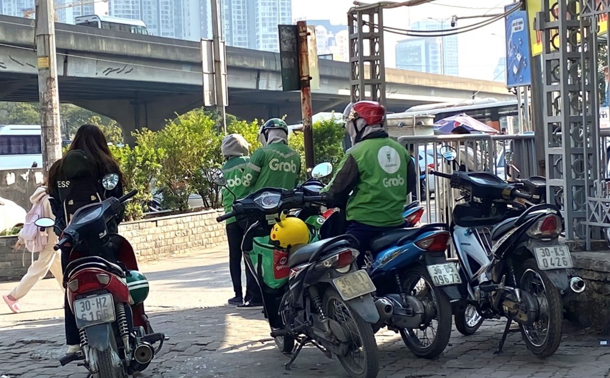 phailamgi_Chạy xe công nghệ có phải lao động không Tại sao họ lại bị đối xử như vậy_2.jpg