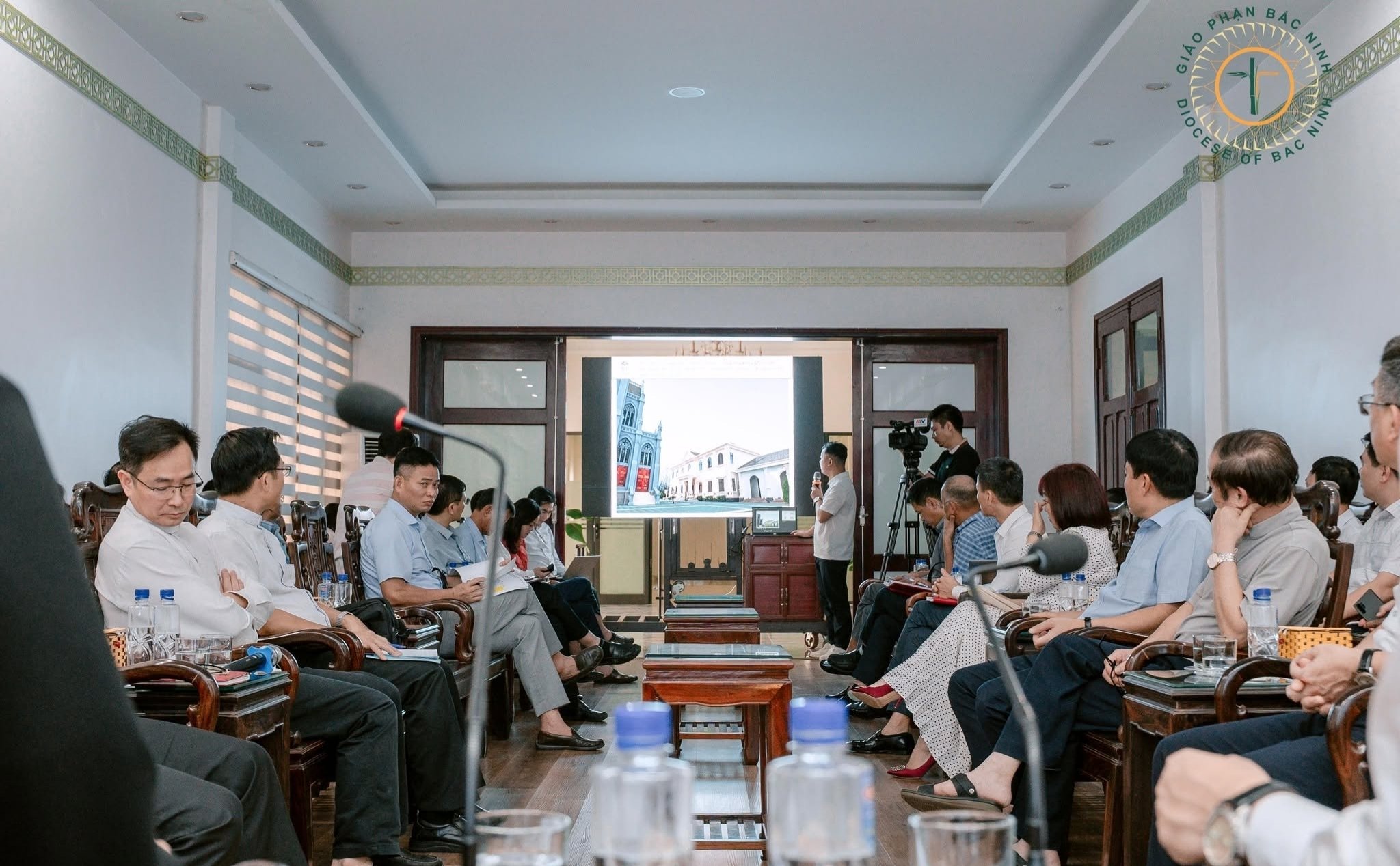 phailamgi_Chính quyền Tỉnh Bắc Ninh gặp Tòa Giám mục Bắc Ninh để tháo gỡ những khó khăn của ng...jpg