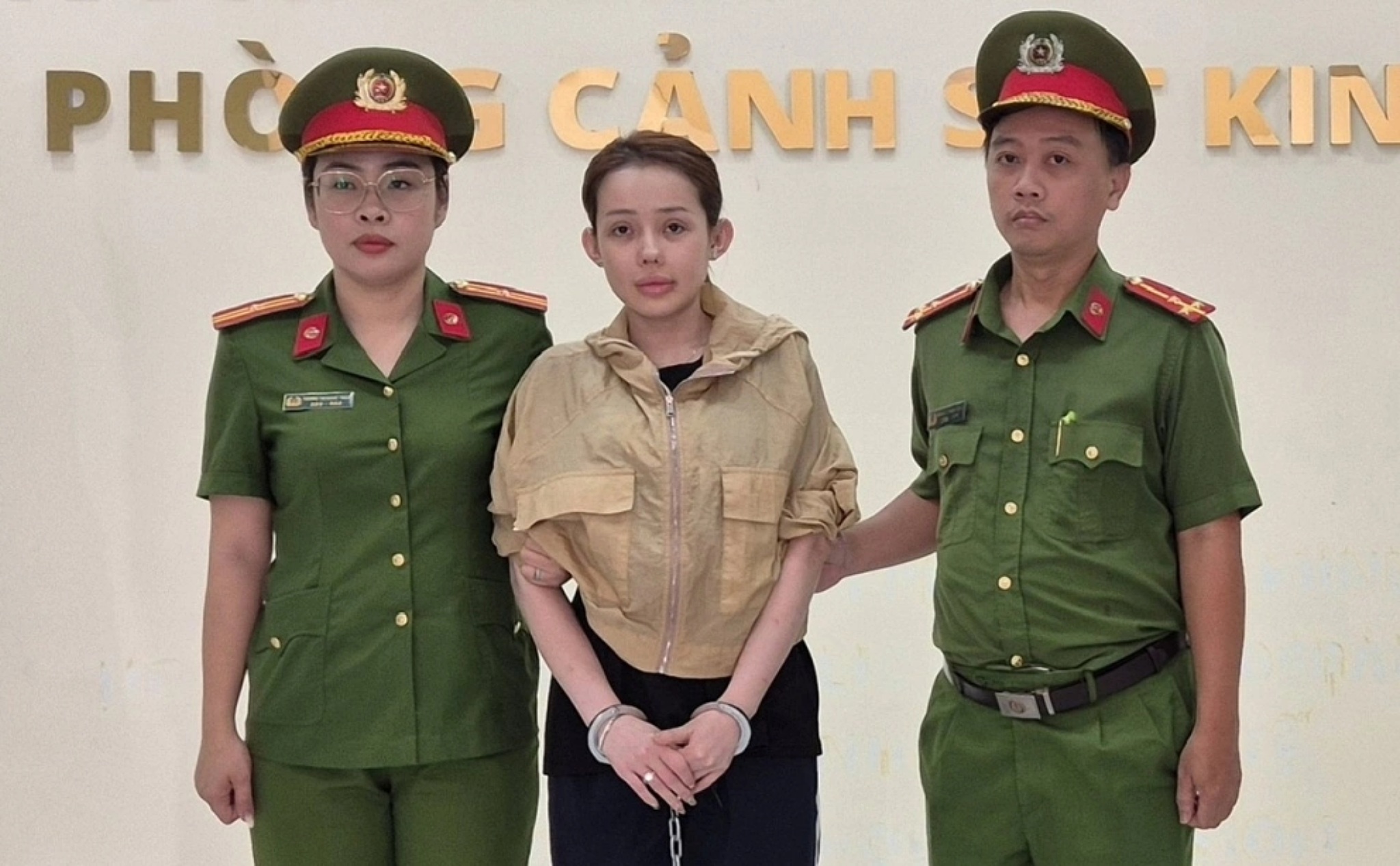 Phailamgi_Có nên coi sự việc Ngân 98 bị bắt là do nghiệp (trừng phạt) vì gây ồn ào ở nhà thờ L...jpg