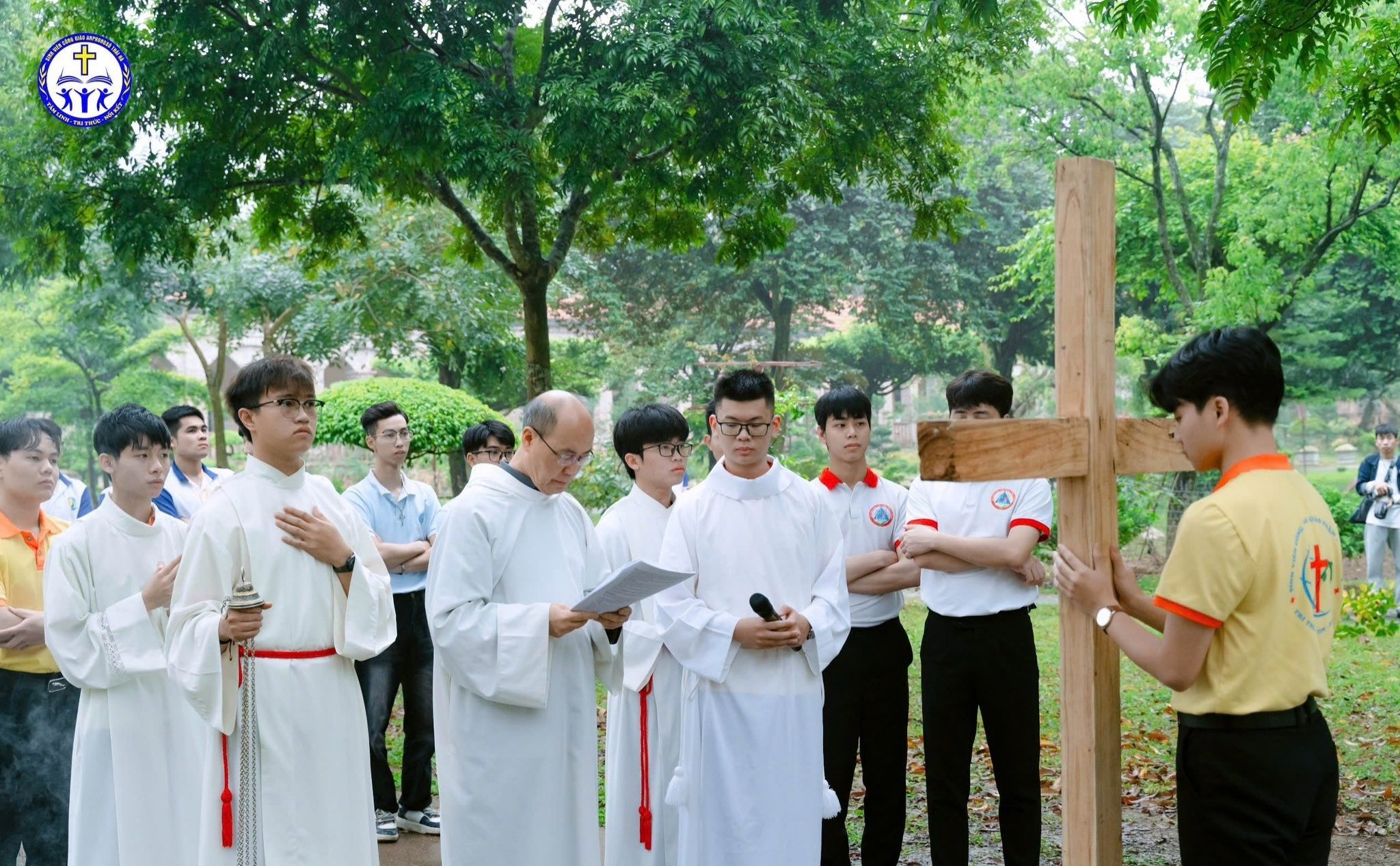 phailamgi_Có ơn cứu độ bên ngoài Giáo hội không_cv1.jpg