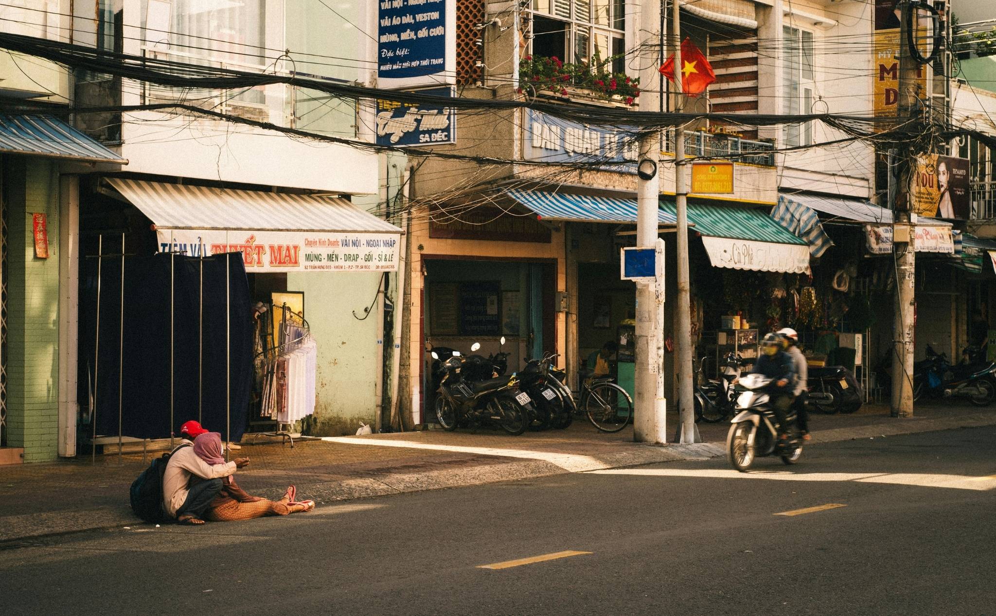 phailamgi_Điều gì khiến con người trở nên văn minh_cv1.jpg