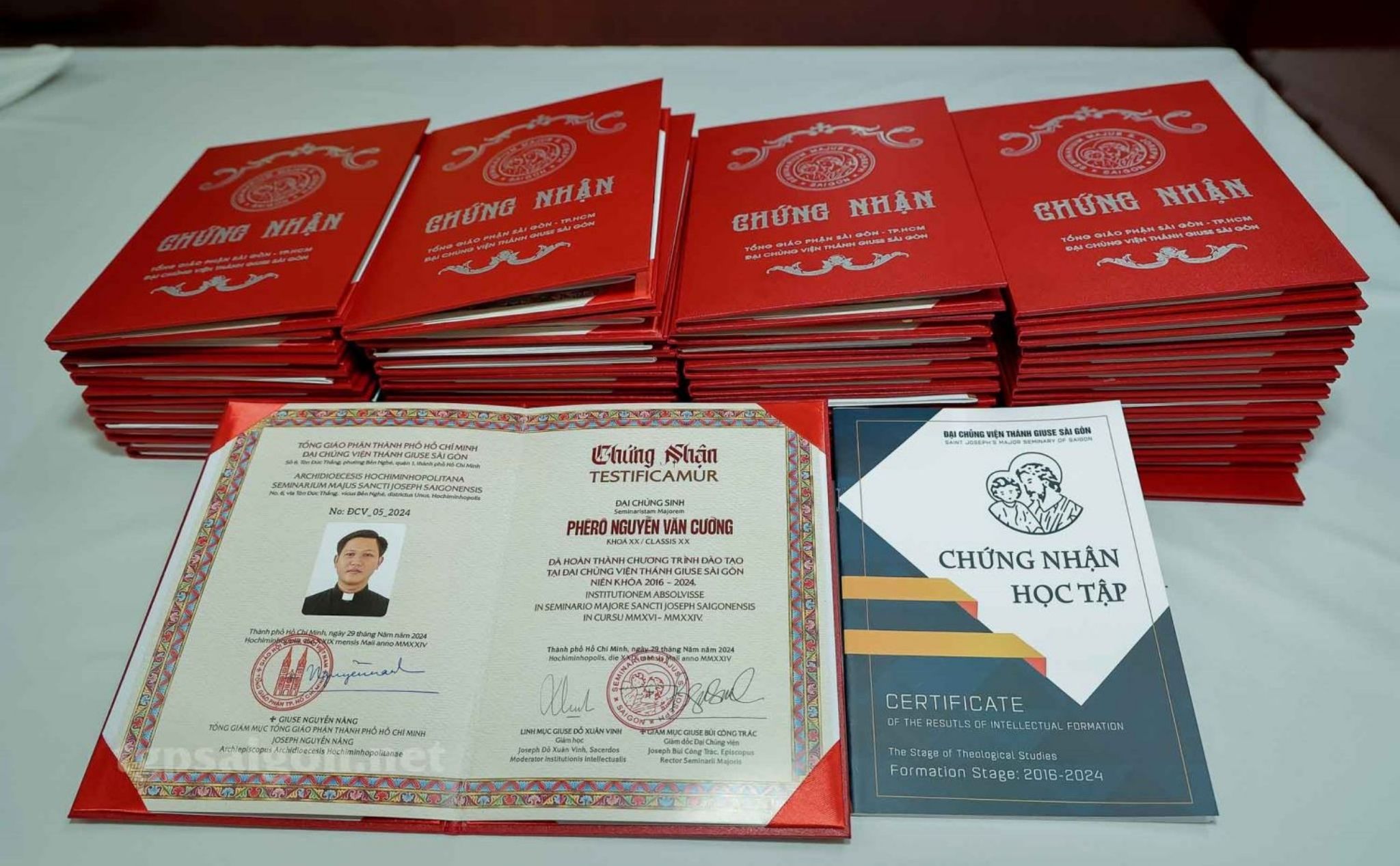 phailamgi_Đức Giám mục Phêrô Nguyễn Khảm Tốt nghiệp không phải là kết thúc, mà là khởi đầu của...jpg