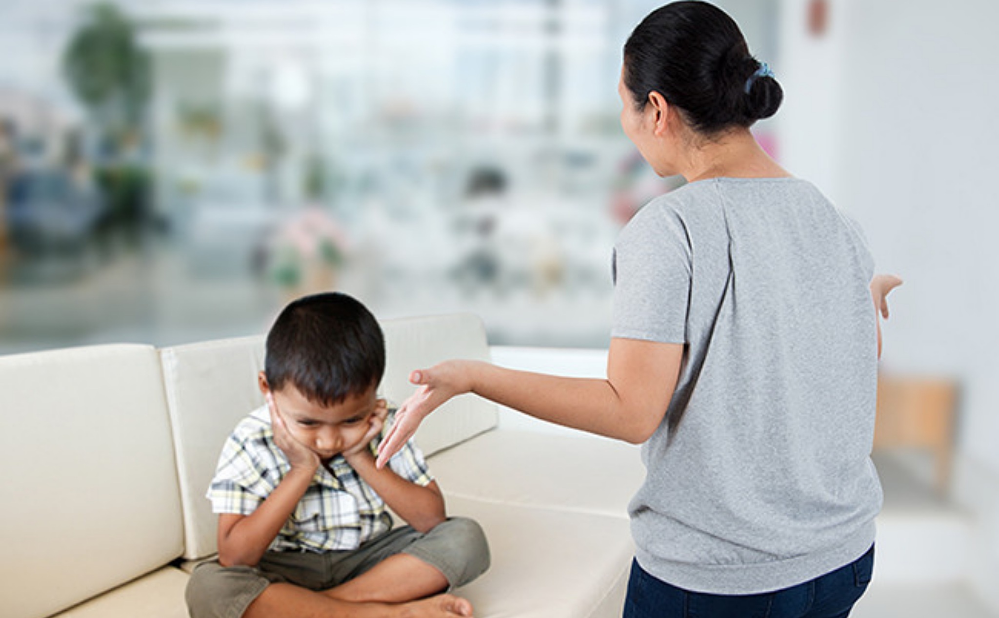 phailamgi_Đừng đánh mất quyền làm cha mẹ chỉ vì mong được làm bạn với con_cv.jpg