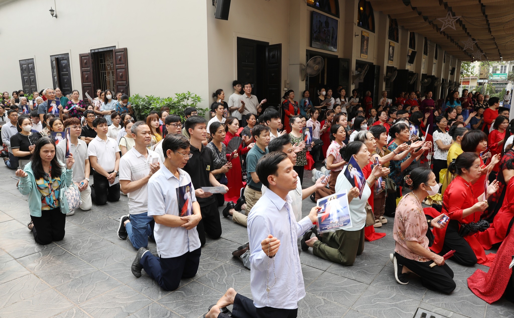 phailamgi_Giáo hội tại Việt Nam trước những thách đố của tiến trình thế tục hóa_cv1.jpg