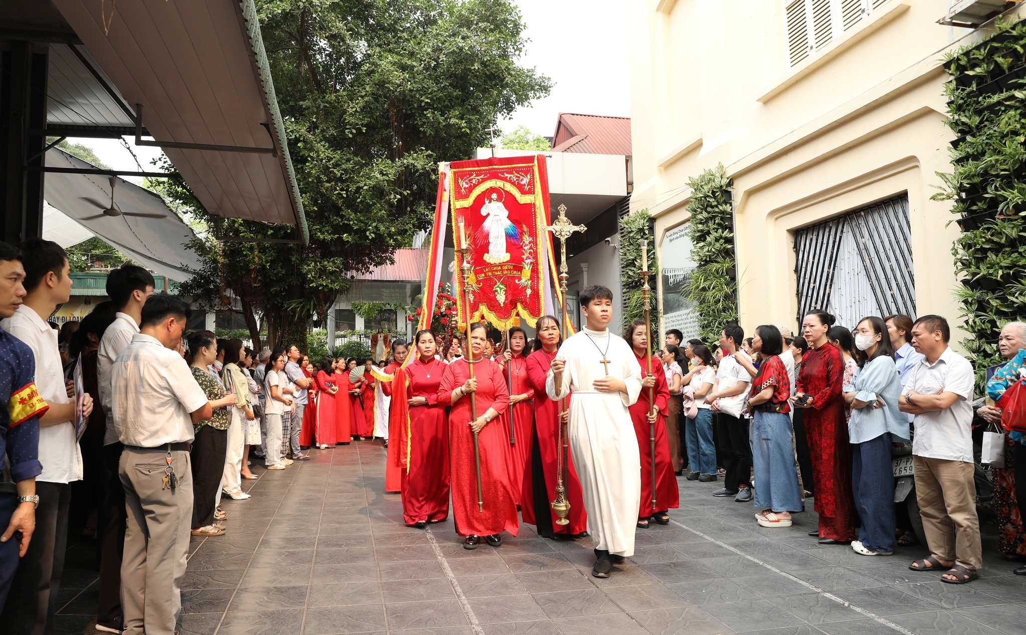 phailamgi_Giáo hội tại Việt Nam trước những thách đố của tiến trình thế tục hóa_cv2.jpg