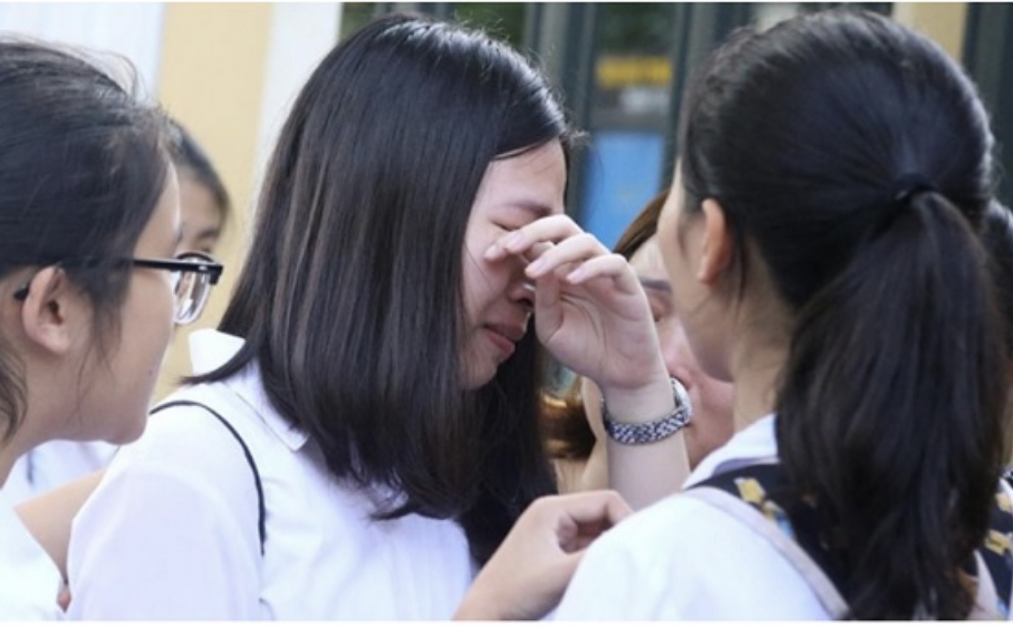 Phailamgi_Học sinh cần gì hơn Một đề dễ hay một tinh thần vững vàng_cv1.jpg