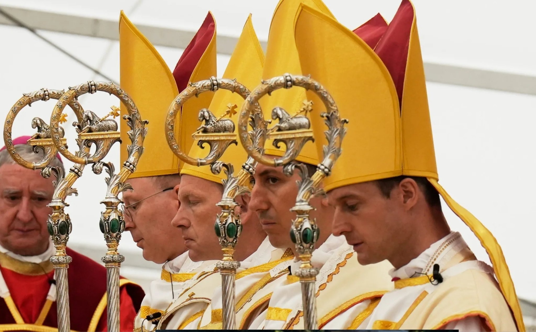 phailamgi_Khi được hỏi có Tông sắc của Đức Giáo hoàng, SSPX đã trả lời thế nào_cv1.jpg