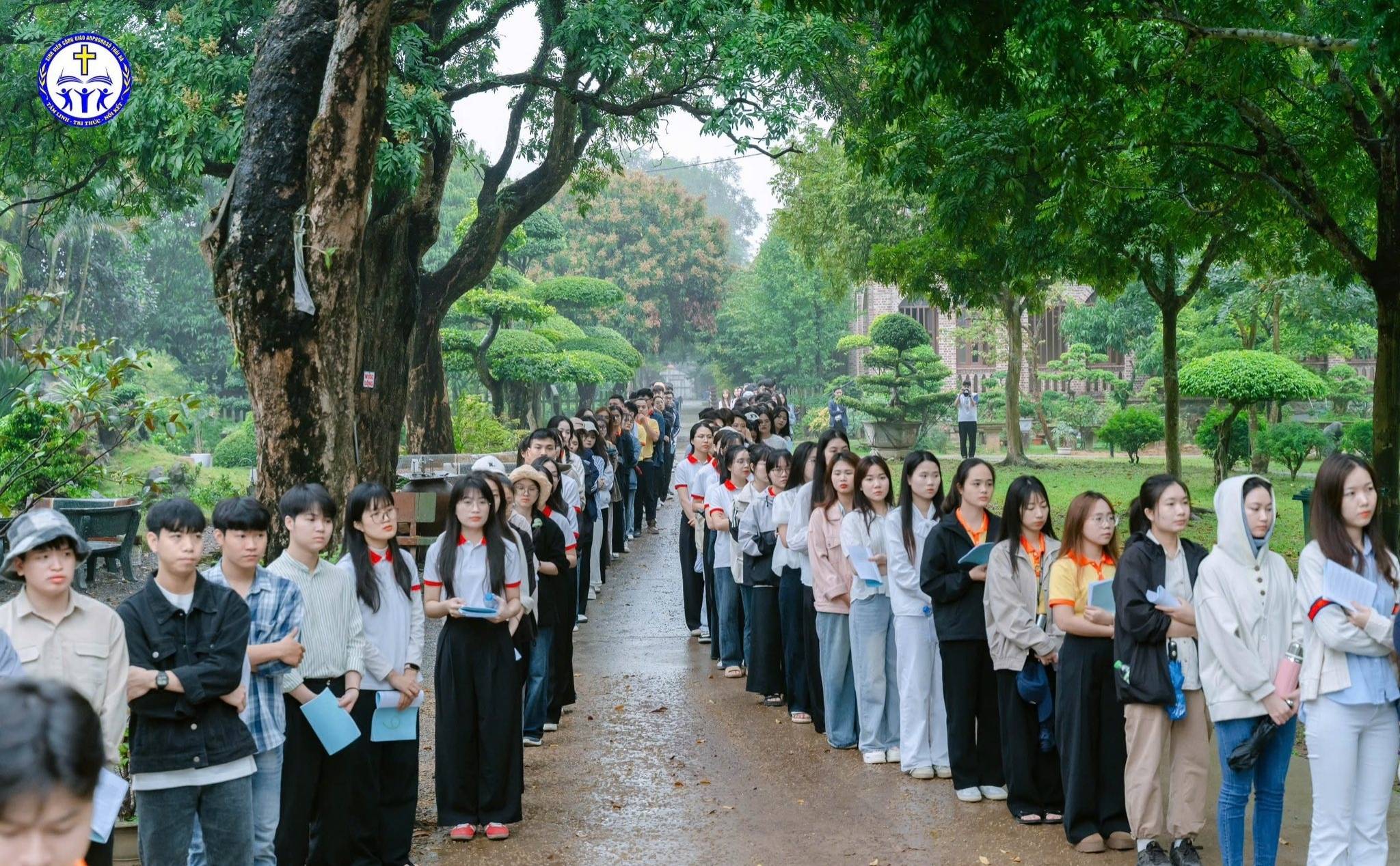 phailamgi_Khủng hoảng căn tính Công giáo và sự ra đi của người trẻ_cv2.jpg