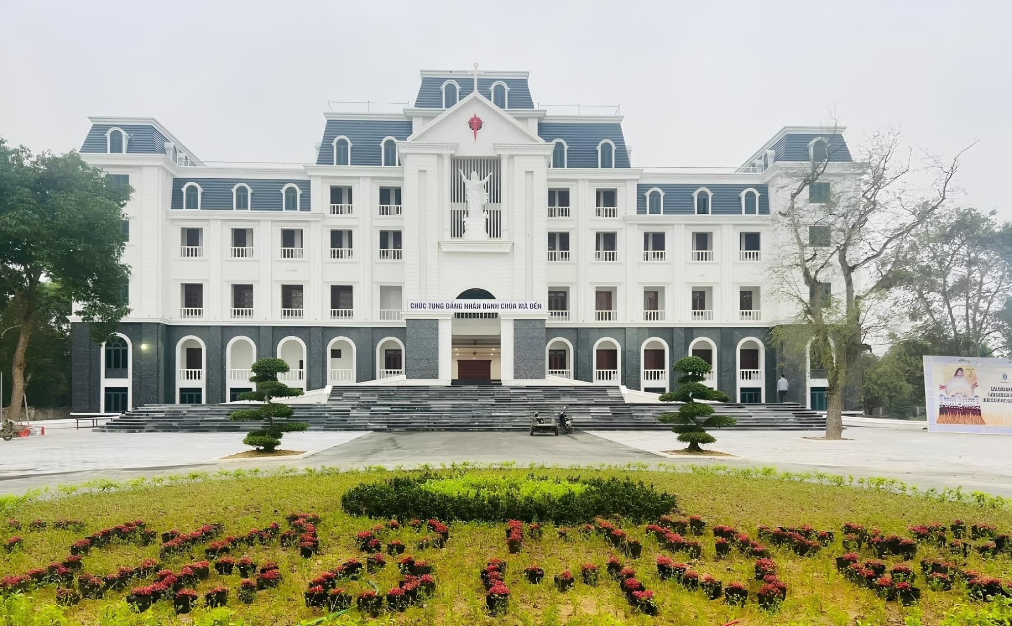 phailamgi_Khủng hoảng ở Giáo phận Vinh cuộc chiến giáo hội học đến Việt Nam_cv1.jpg