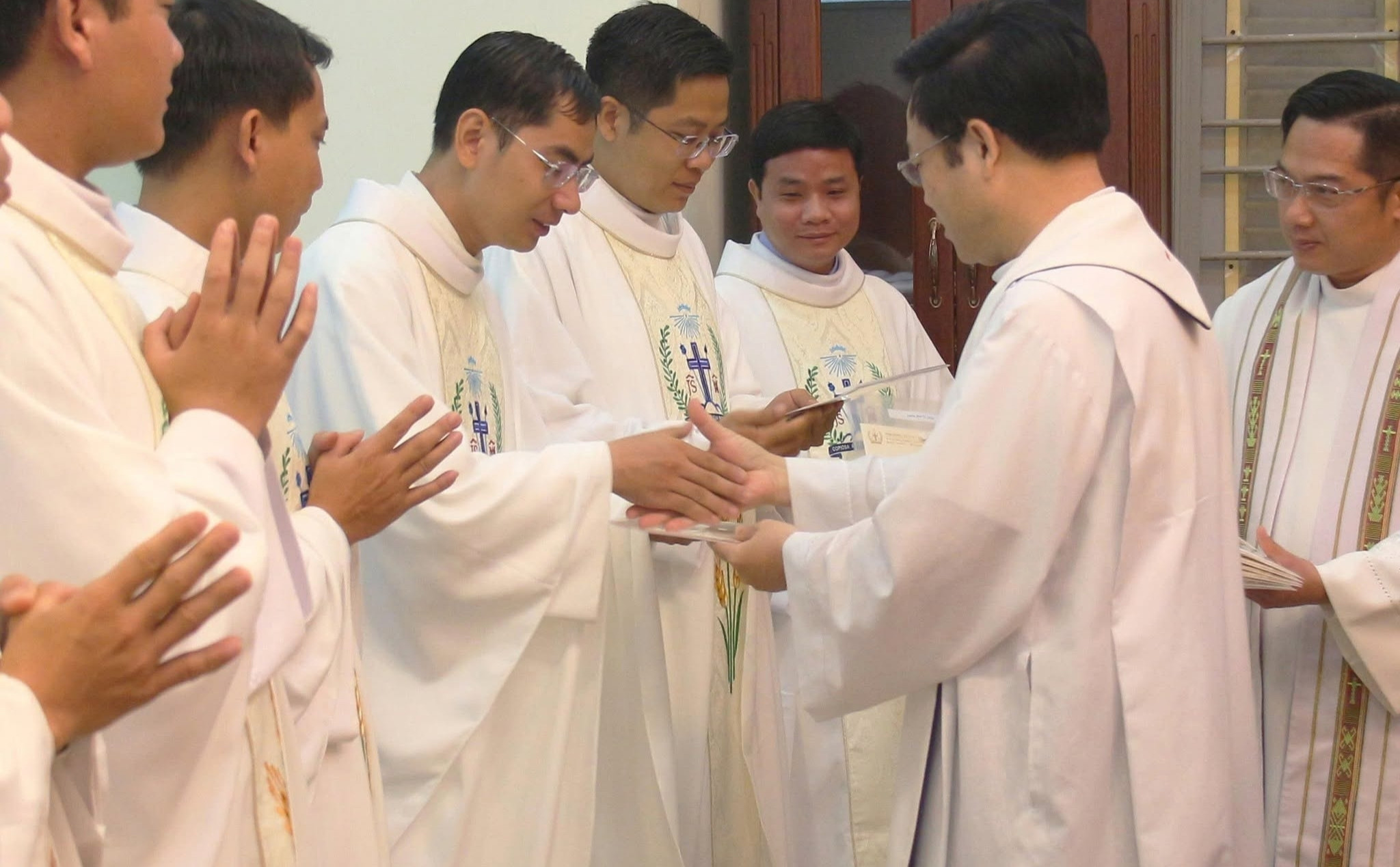 phailamgi_Khủng hoảng tại giáo phận Vinh thử đi tìm mối tương quan giữa quyền bính và vâng phụ...jpg