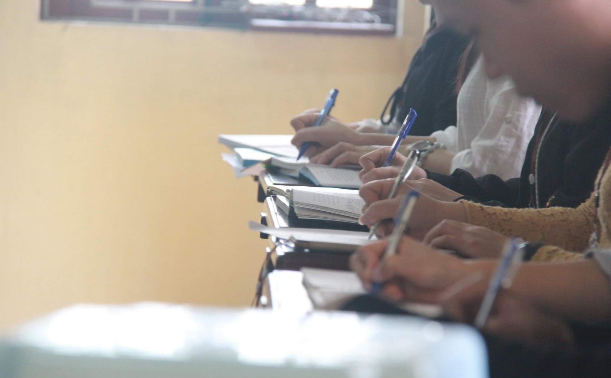 Phailamgi_Làm sao để người trẻ Công giáo không còn 'kẹt' giữa đời và đạo_cv3.jpg