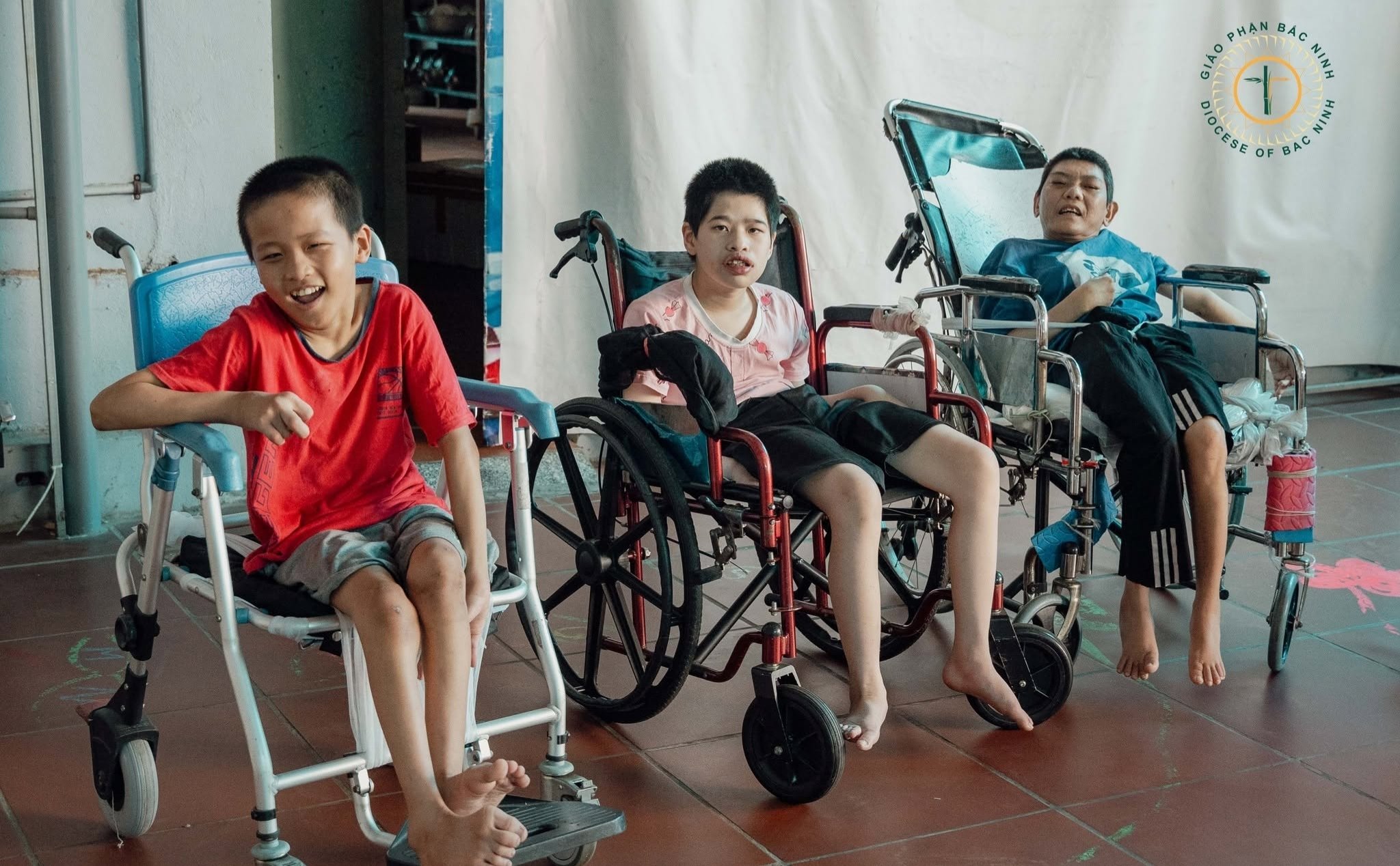 phailamgi_Lời thỉnh cầu đầy nước mắt từ nhà tình thương Hương La Các bác ơi, không tạm cư có đ...jpg