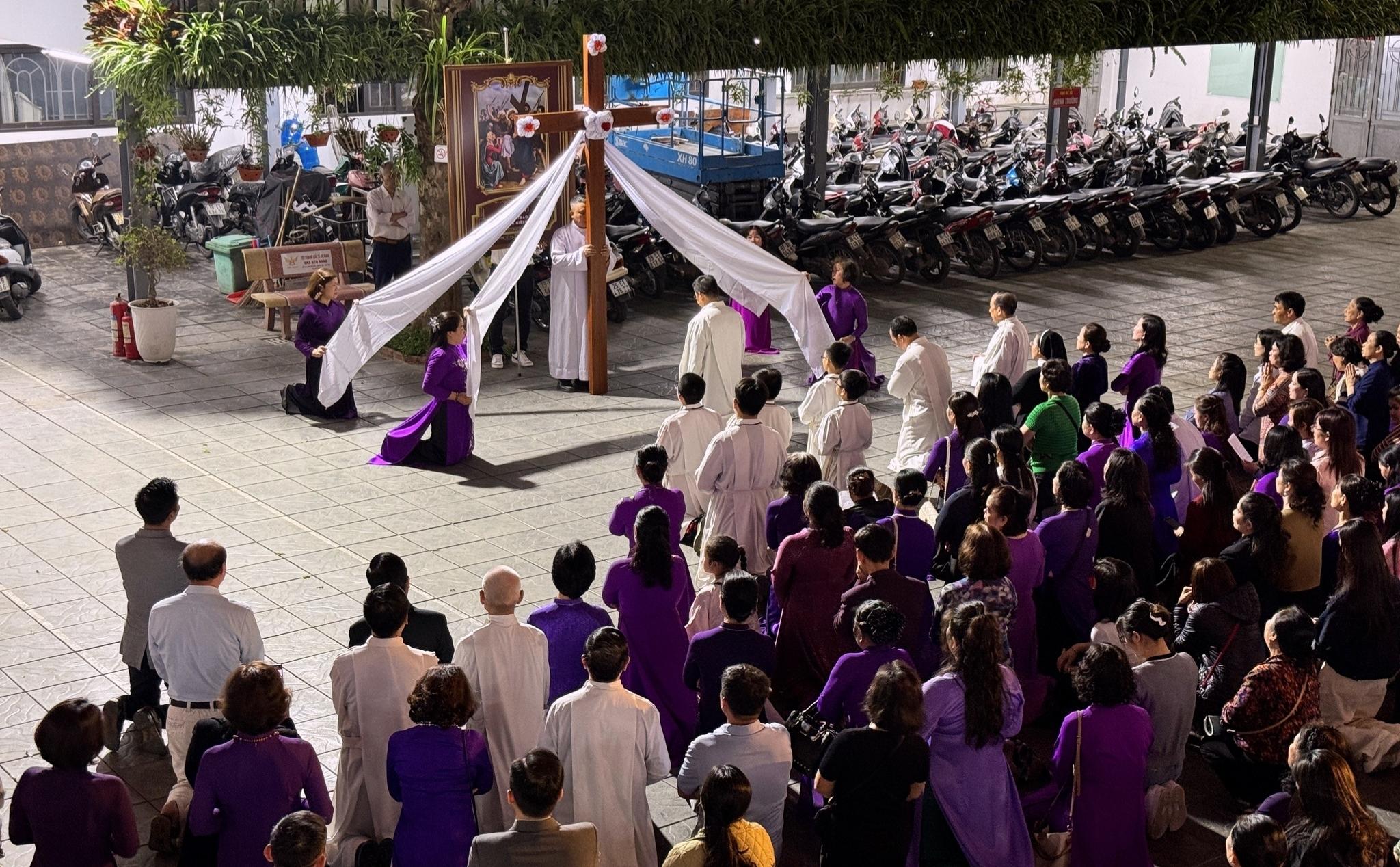 phailamgi_Lòng sùng tín và Học thuyết xã hội Công giáo_cv1.jpg