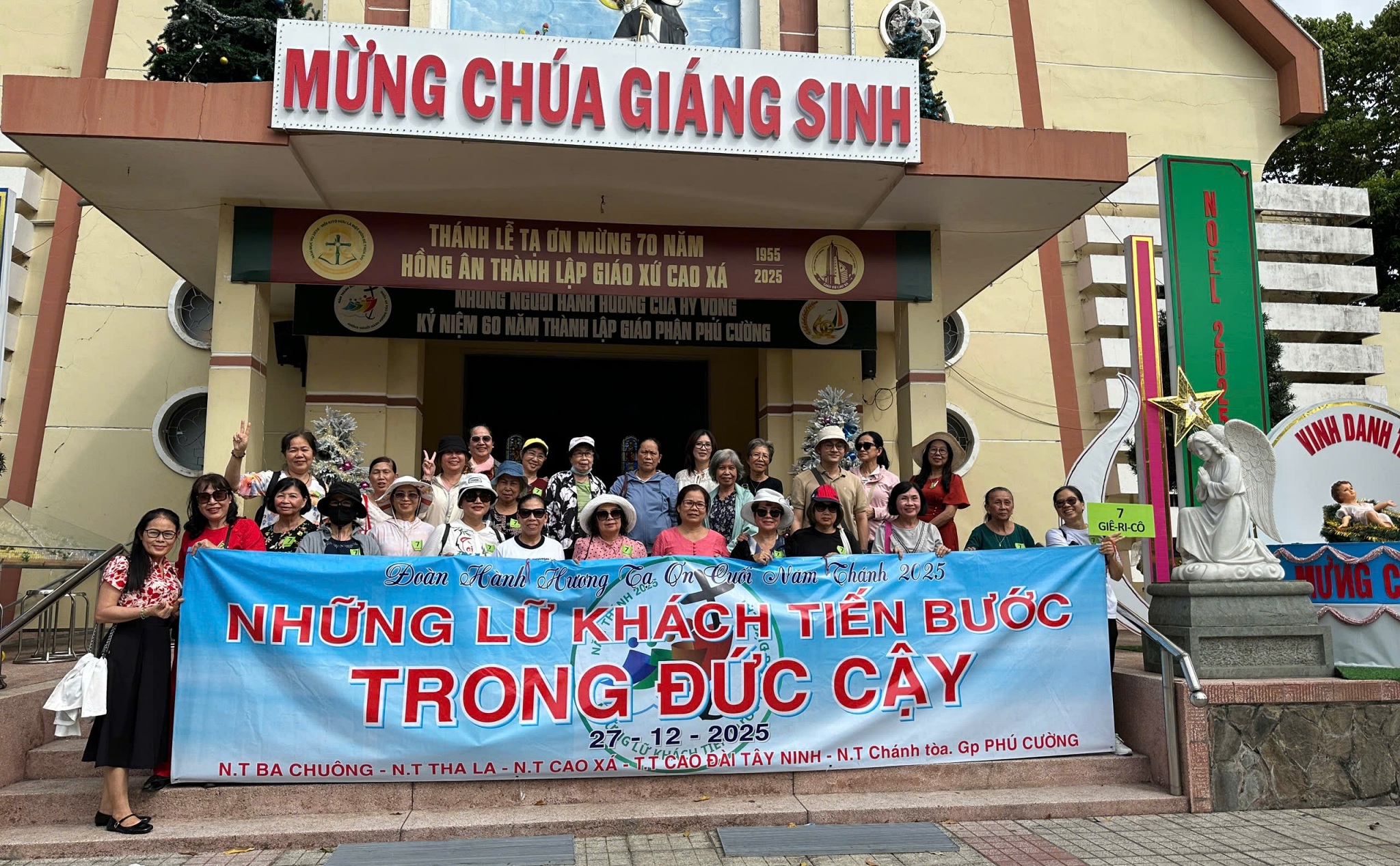 phailamgi_Một chuyến hành hương hơn 500 người và bài học về Đức Cậy_cv3.jpg