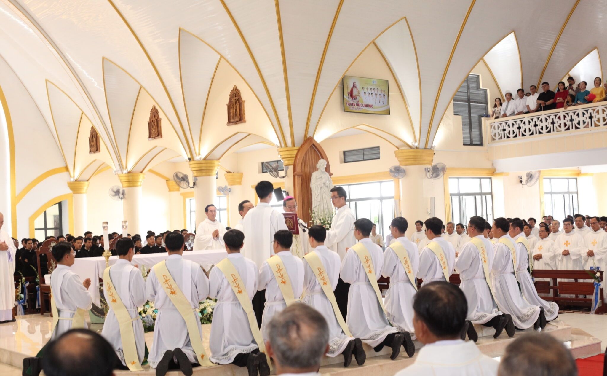 phailamgi_Mùa chịu chức Khủng hoảng thừa linh mục, nhưng thiếu thừa sai_cv2.jpg