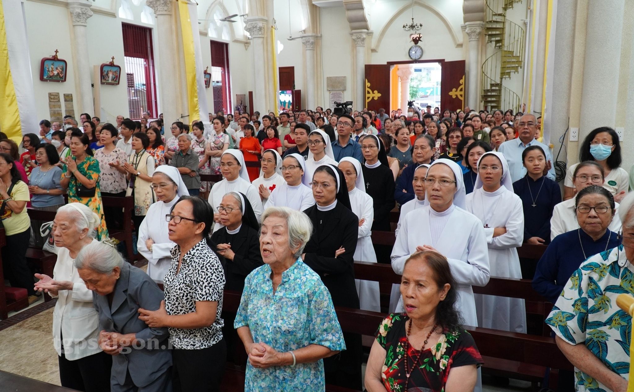 phailamgi_Ngày của Chúa Tìm lại ý nghĩa ngày Chúa nhật trong đời sống hiện đại_cv2.jpg