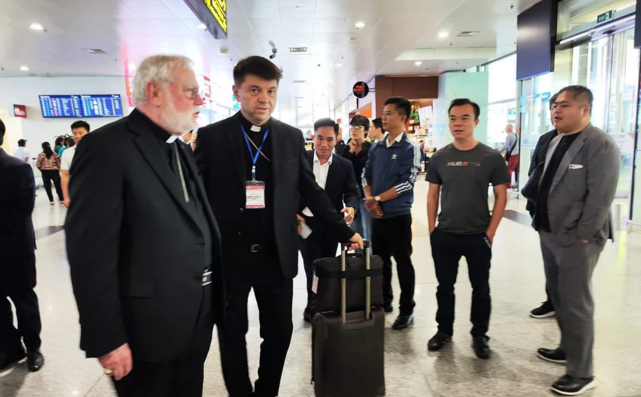 phailamgi_Ngoại trưởng Tòa Thánh đã tới Việt Nam_1.jpg