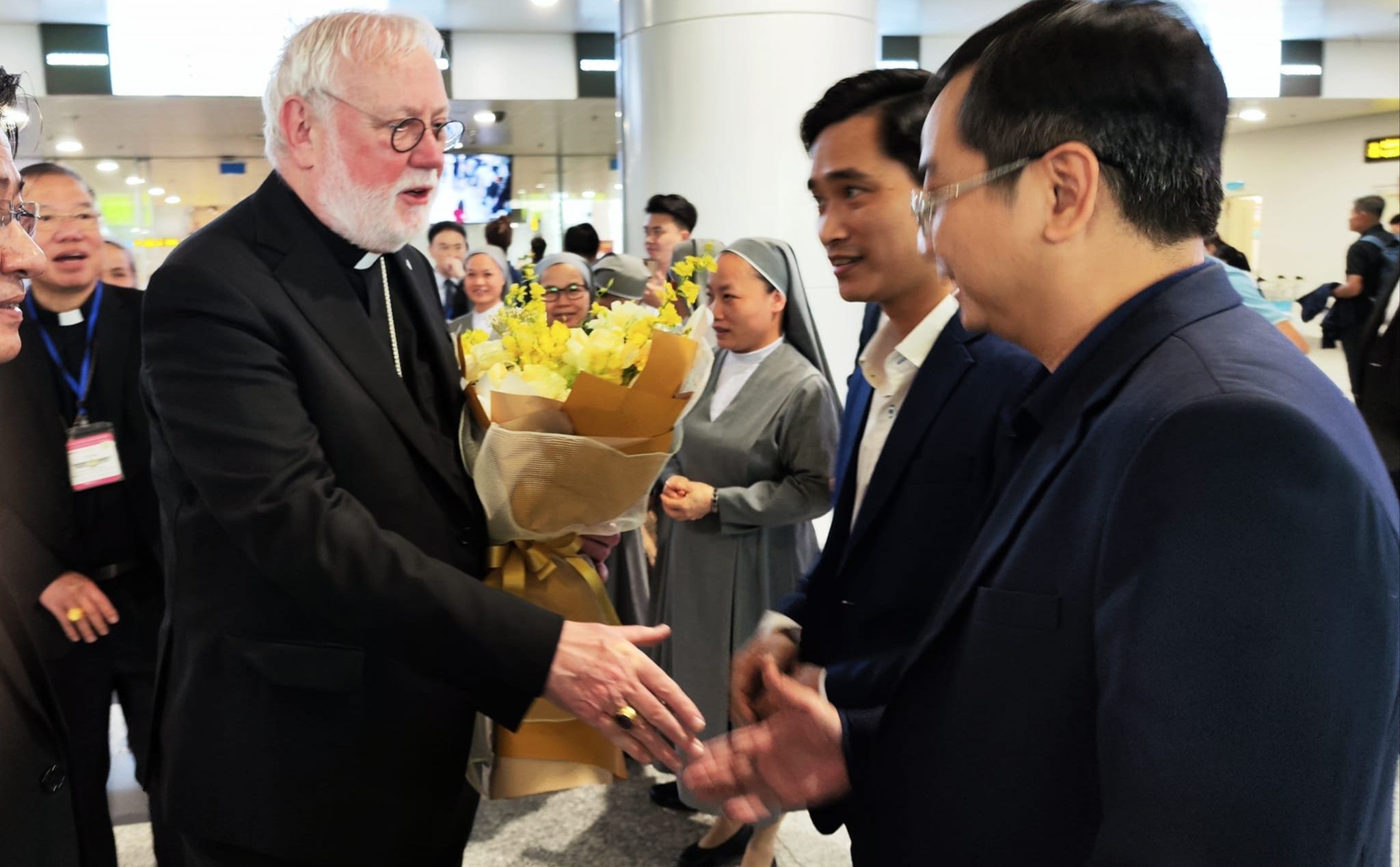 phailamgi_Ngoại trưởng Tòa Thánh đã tới Việt Nam_cv2.jpg