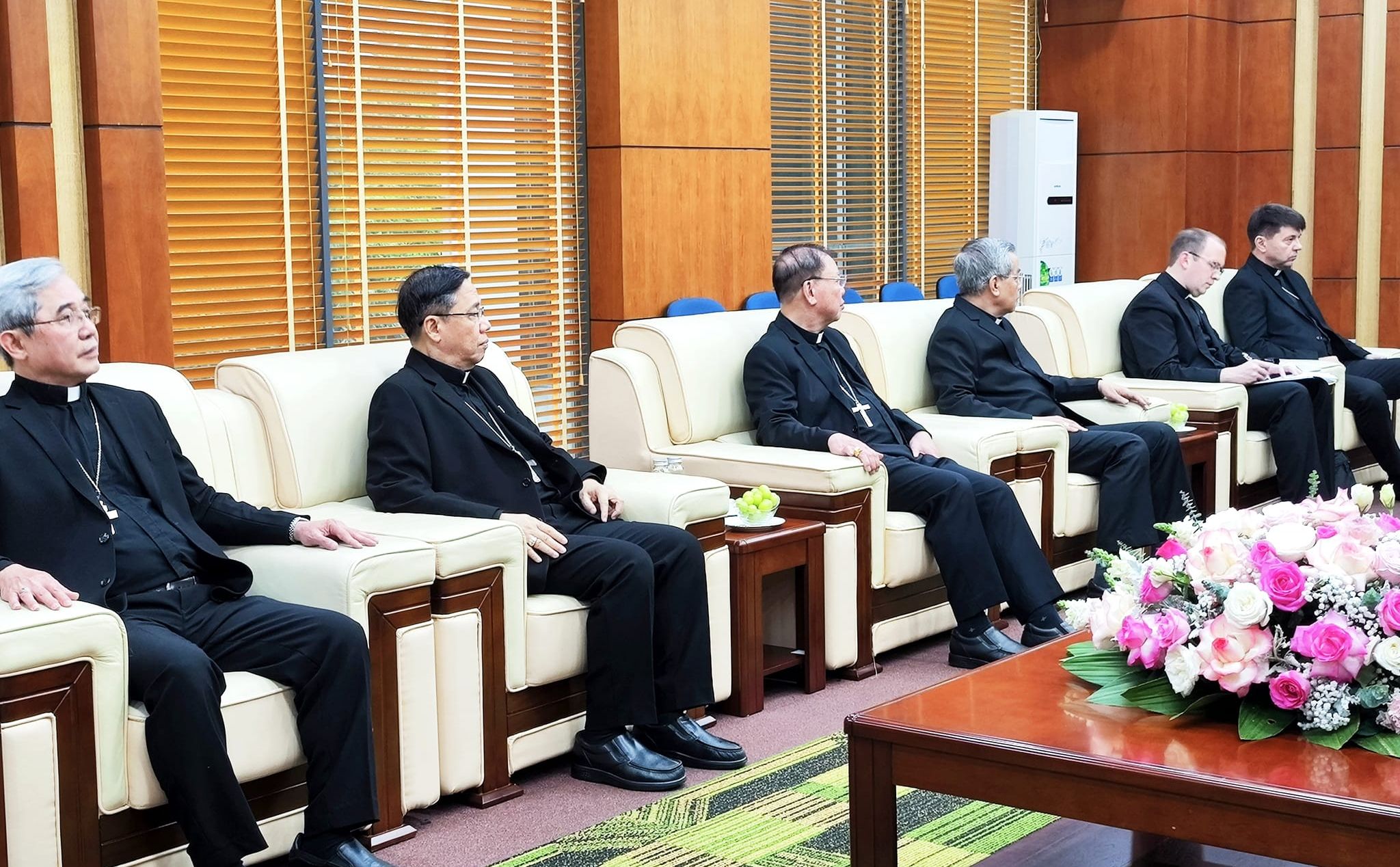 phailamgi_Ngoại trưởng Tòa thánh gặp gỡ Bộ Trưởng Bộ Nội vụ Phạm Thị Thanh Trà_2.jpg