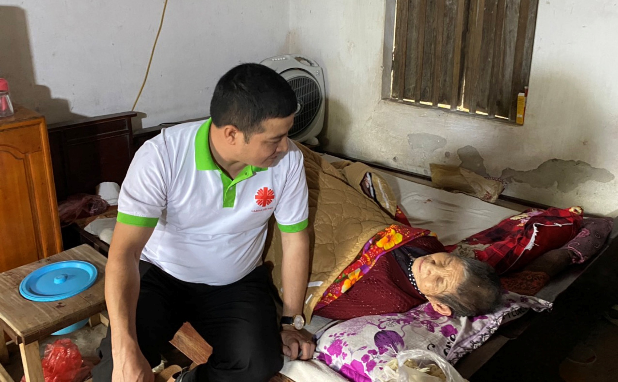 Phailamgi_Người nghèo không phải là gánh nặng, nhưng là anh chị em thân yêu của Hội Thánh_cv.jpg