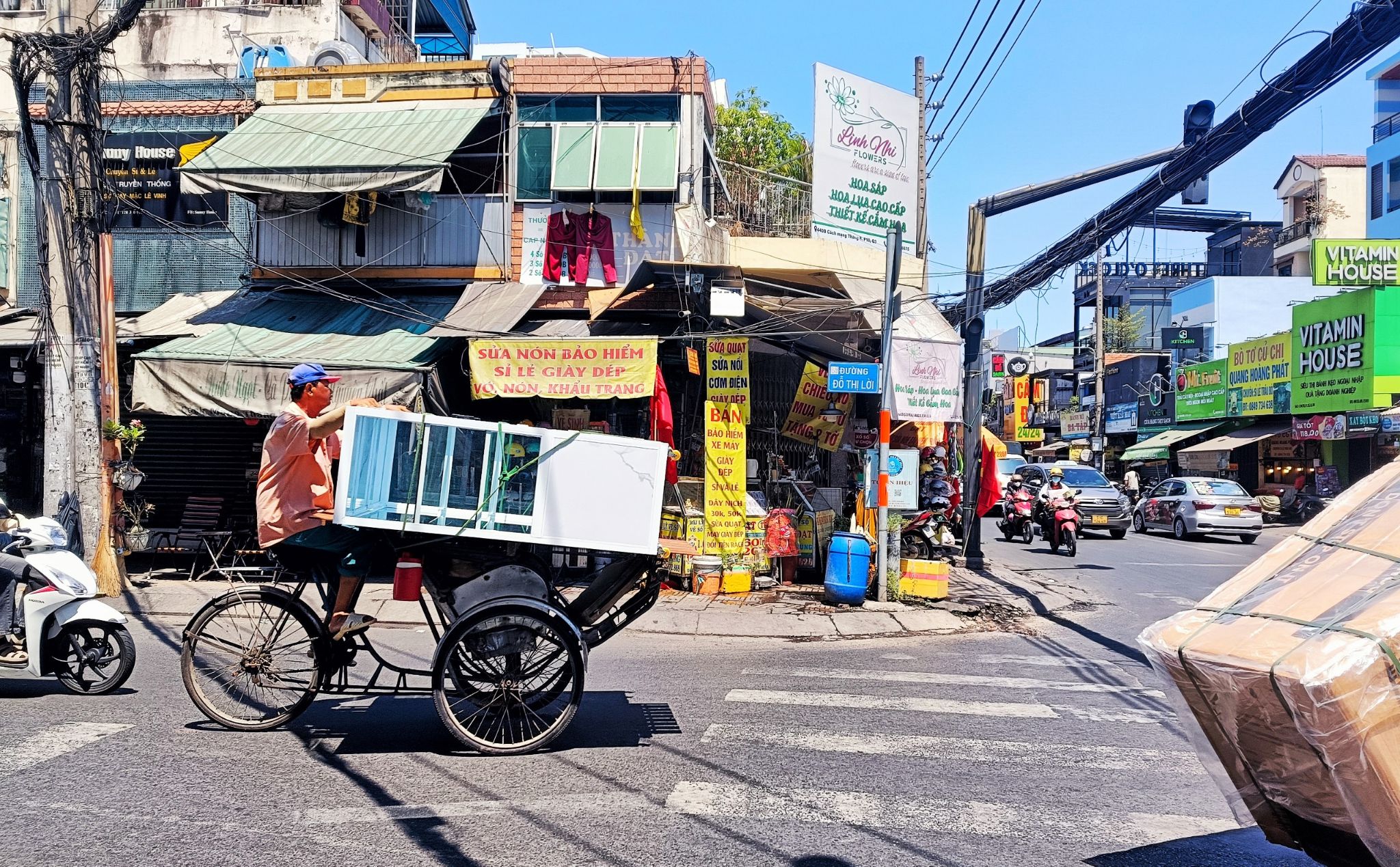 phailamgi_Người nghèo tài sản của giáo hội_cv2.jpg