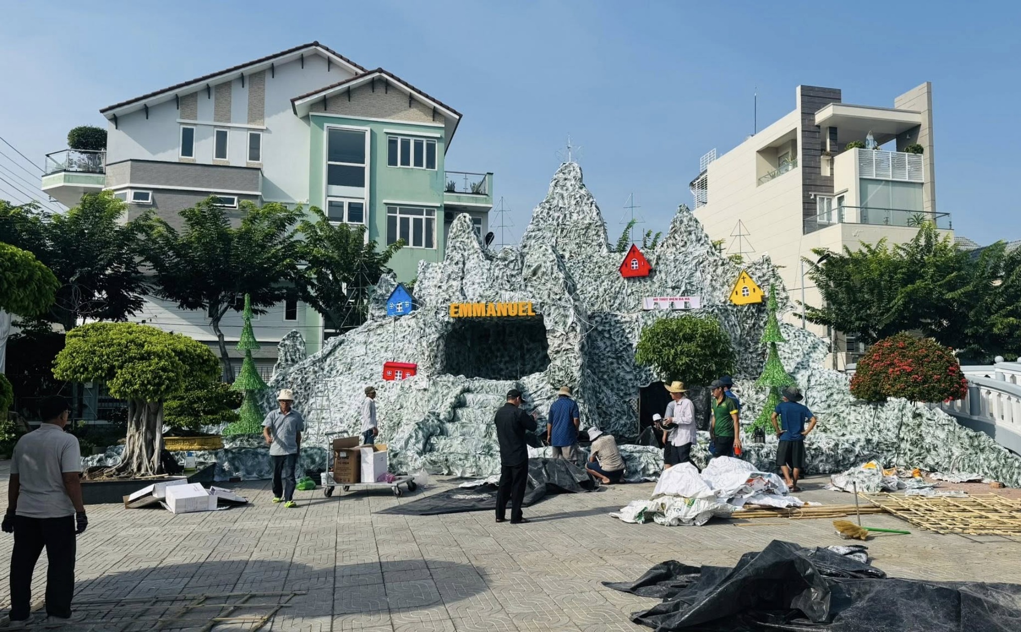 phailamgi_Người ở không xin đừng góp ý - Một suy nghĩ về những giới hạn vô hình trong cộng đoà...jpg
