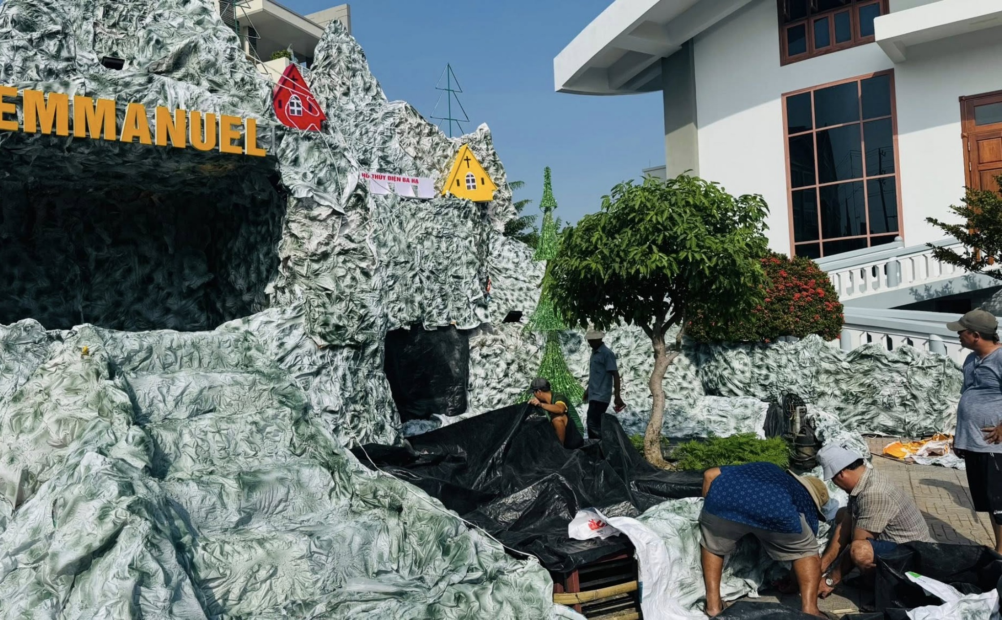 phailamgi_Người ở không xin đừng góp ý - Một suy nghĩ về những giới hạn vô hình trong cộng đoà...jpg