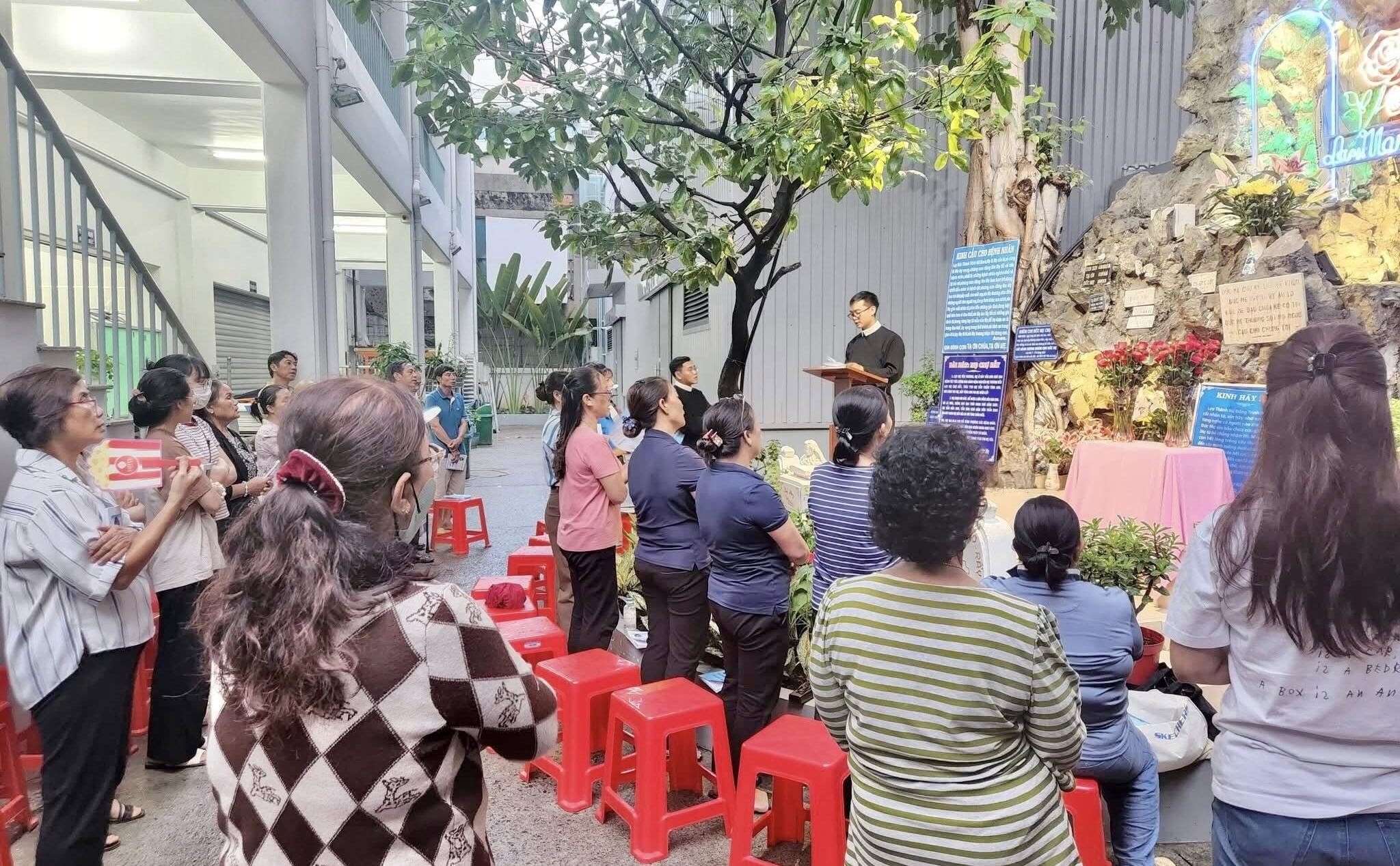 phailamgi_Nhóm nhỏ Giáo dân_cv1.jpg