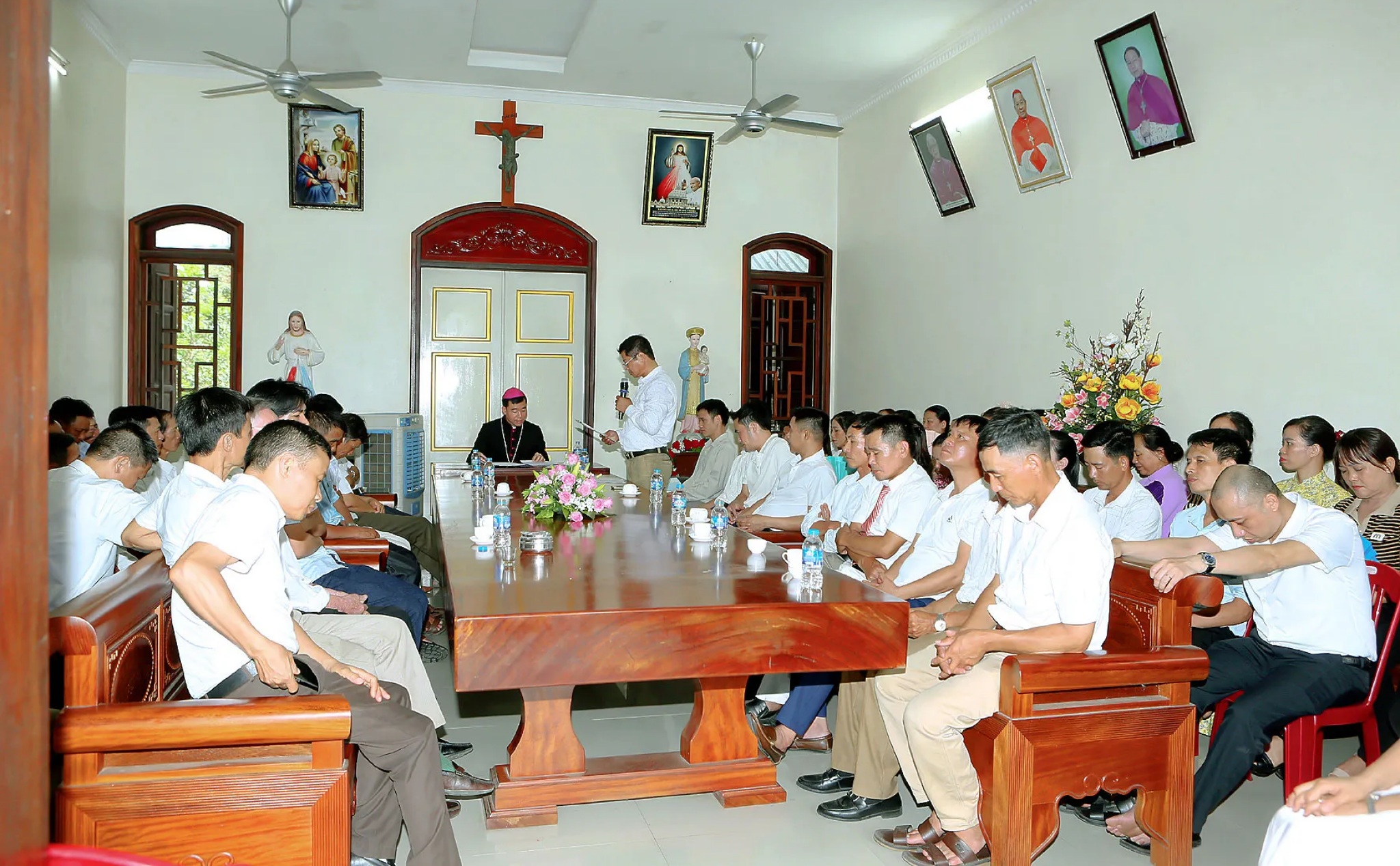 Phailamgi_Phân biệt giữa mong được lắng nghe và muốn linh mục làm theo ý mình_cv.jpg