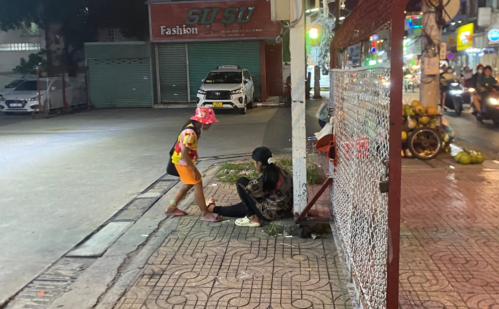 phailamgi_Sợ một ngày thực tế quá đói khát, bọn trẻ sẽ phải ăn luôn cả những giấc mơ…_cv.jpg