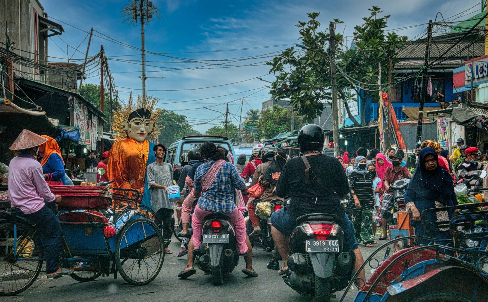 phailamgi_Tắc đường – cơ hội tuyệt vời để nên thánh_cv1.jpg