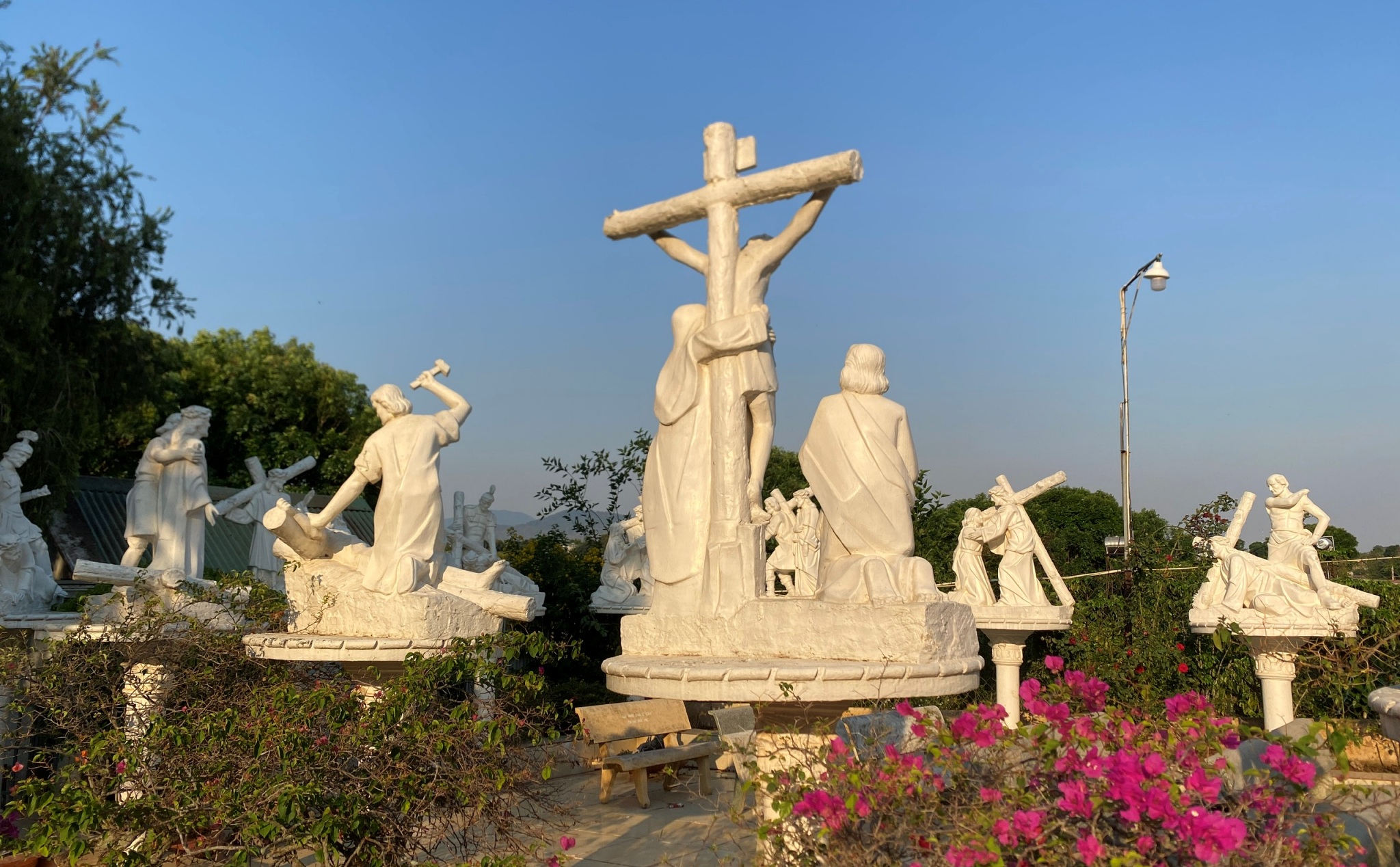 Phailamgi_Tại sao tin vào Chúa_cv.jpg