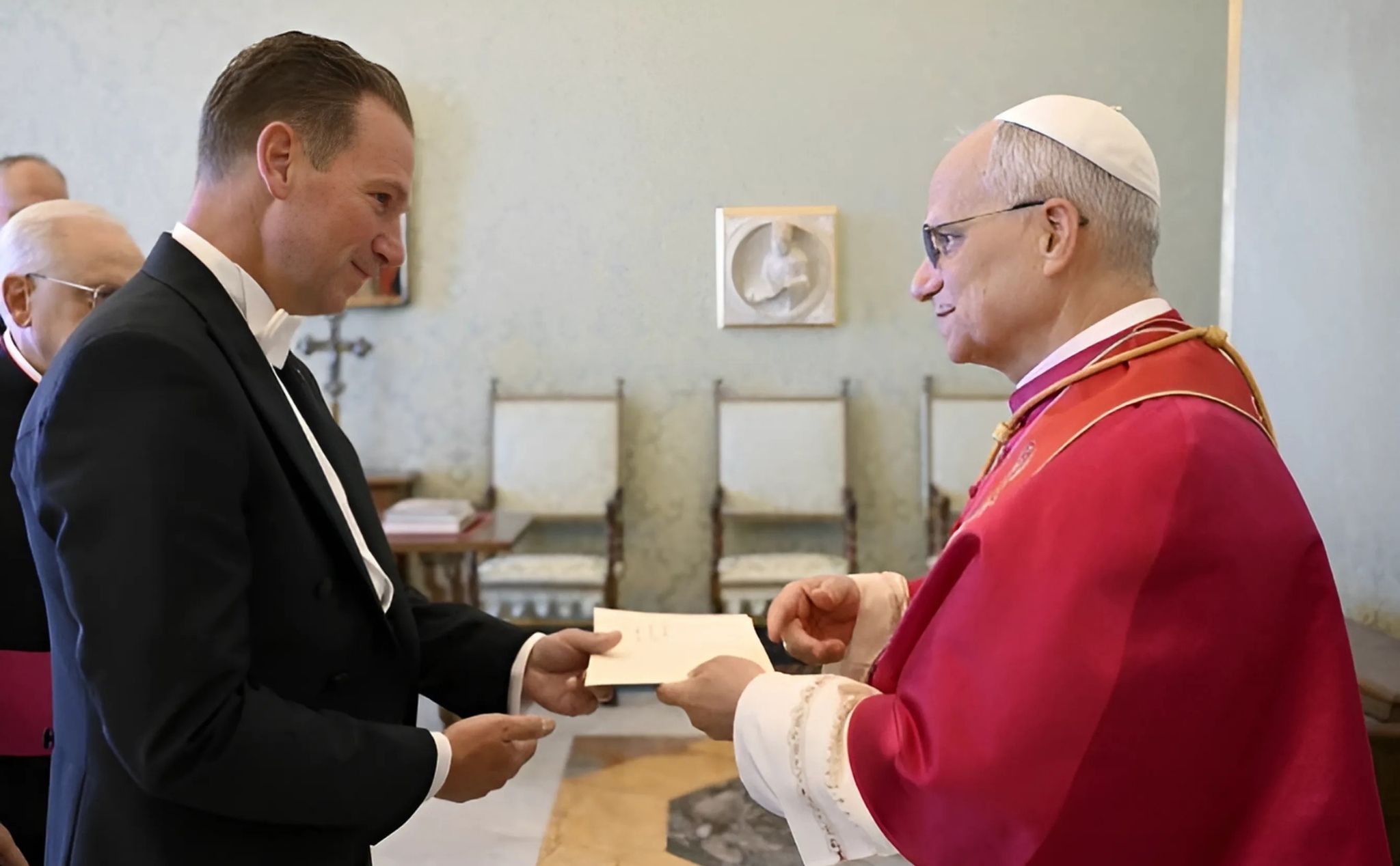 phailamgi_Tân Đại sứ Hoa Kỳ tại Tòa thánh Trình quốc thư, bàn về mối quan hệ của Vatican với T...jpg
