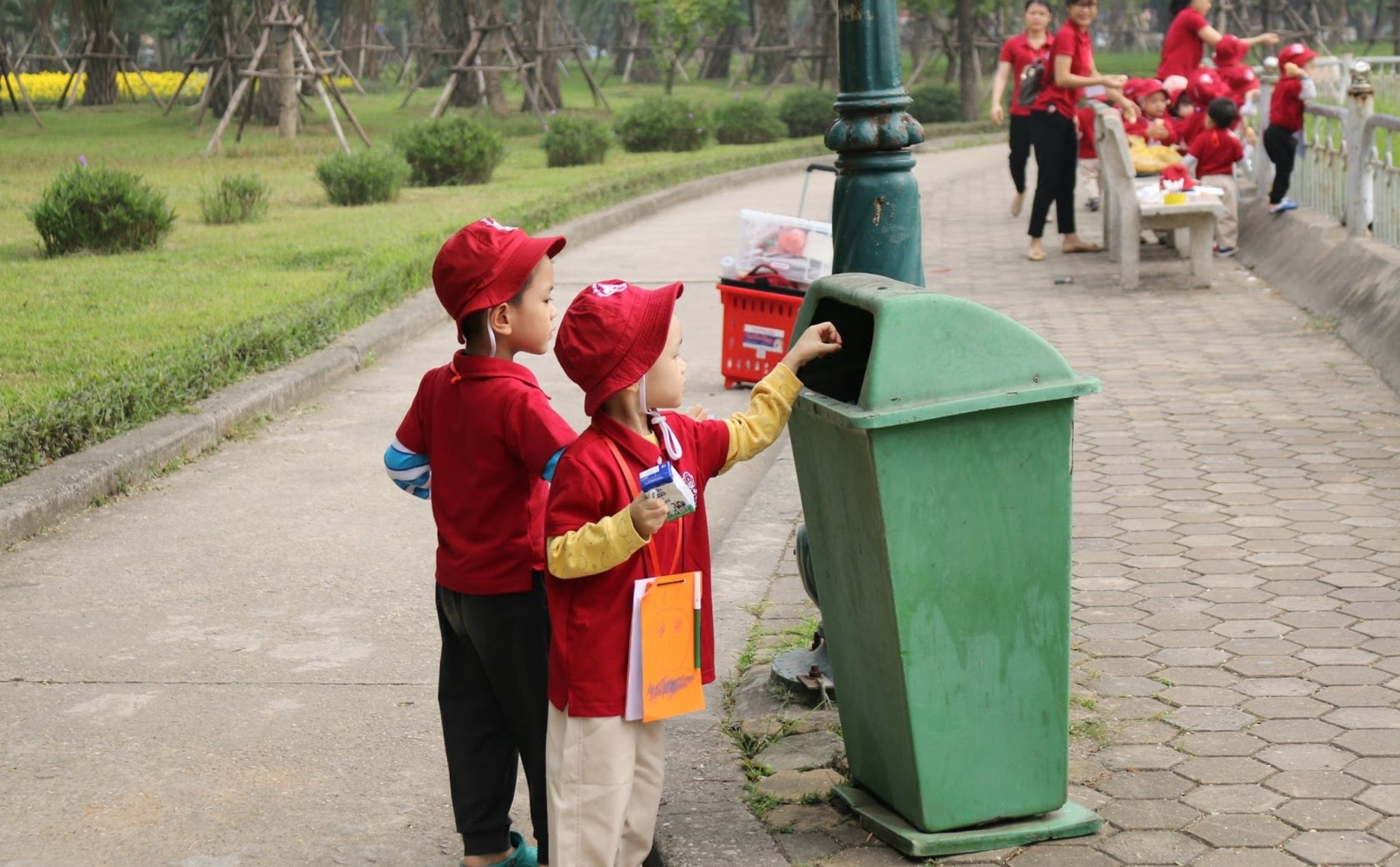 phailamgi_Thực hiện Giáo huấn Xã hội của Giáo hội Công giáo trong chăm sóc môi trường đô thị_1.jpg