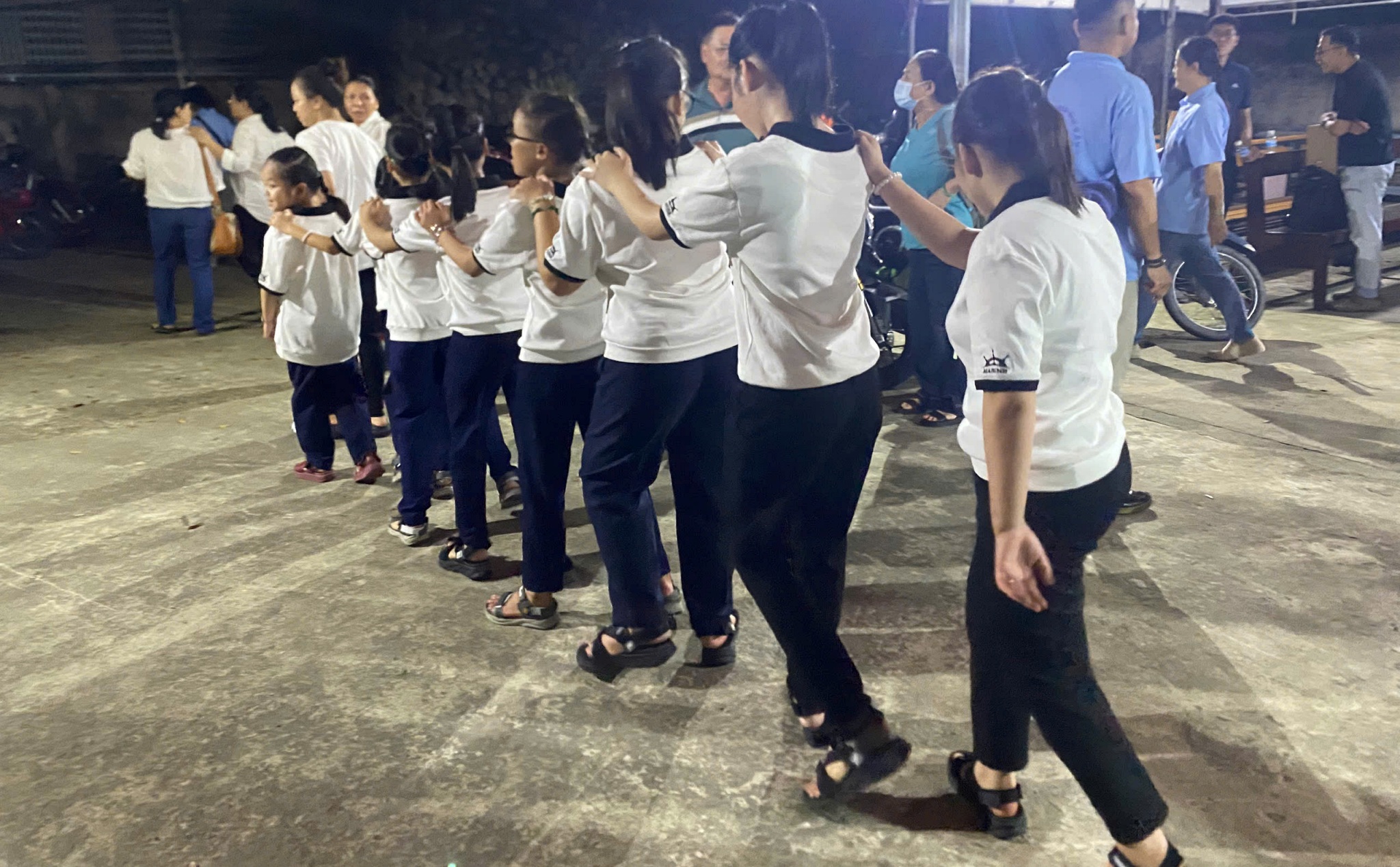 Phailamgi_Tìm Chúa nơi người nghèo_cv6.jpg
