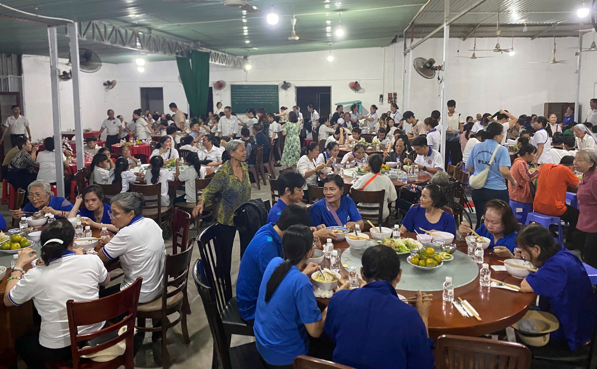 Phailamgi_Tìm Chúa nơi người nghèo_cv9.jpg