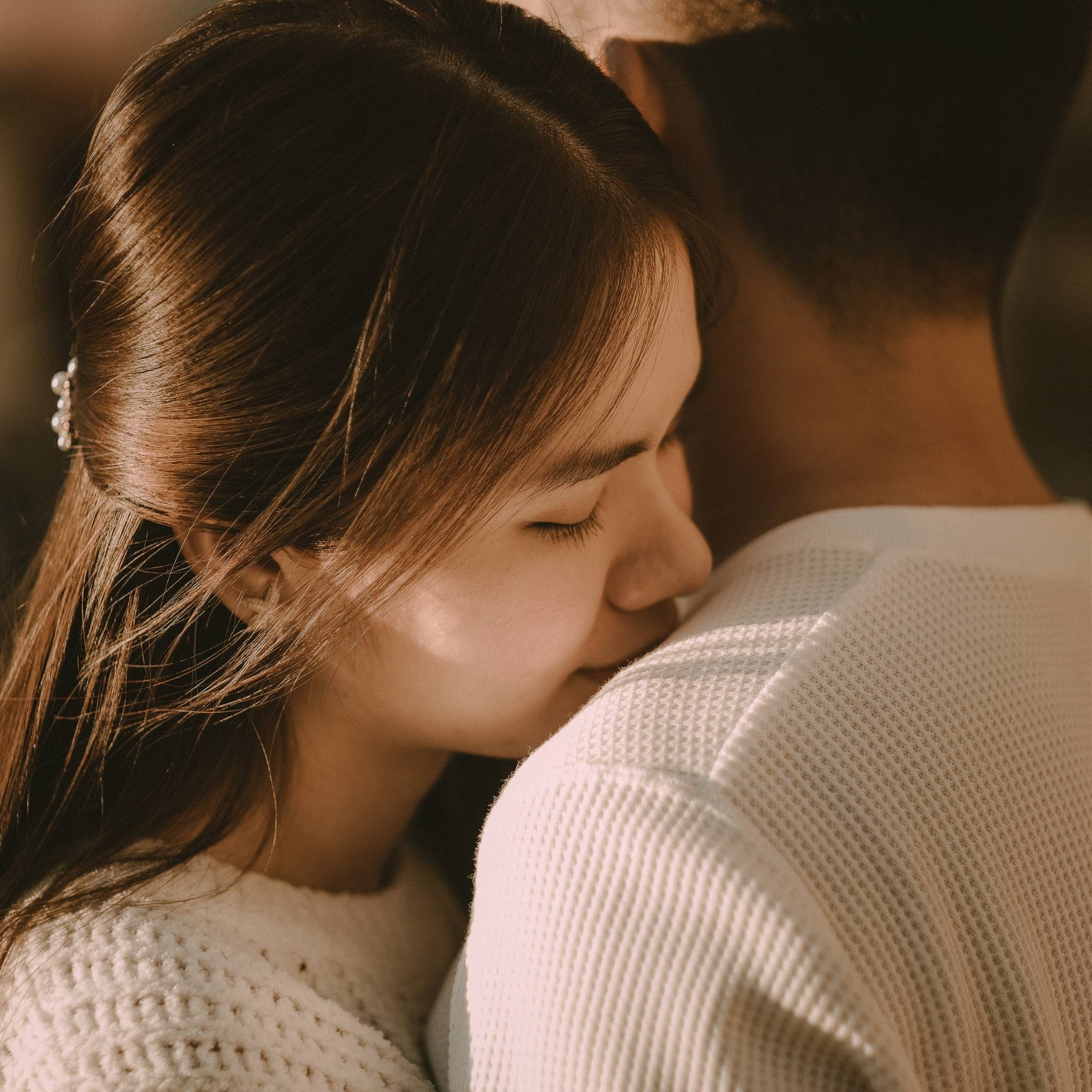 phailamgi_Tình yêu không giúp trả nợ, nhưng giúp mình không gục ngã_1.jpg