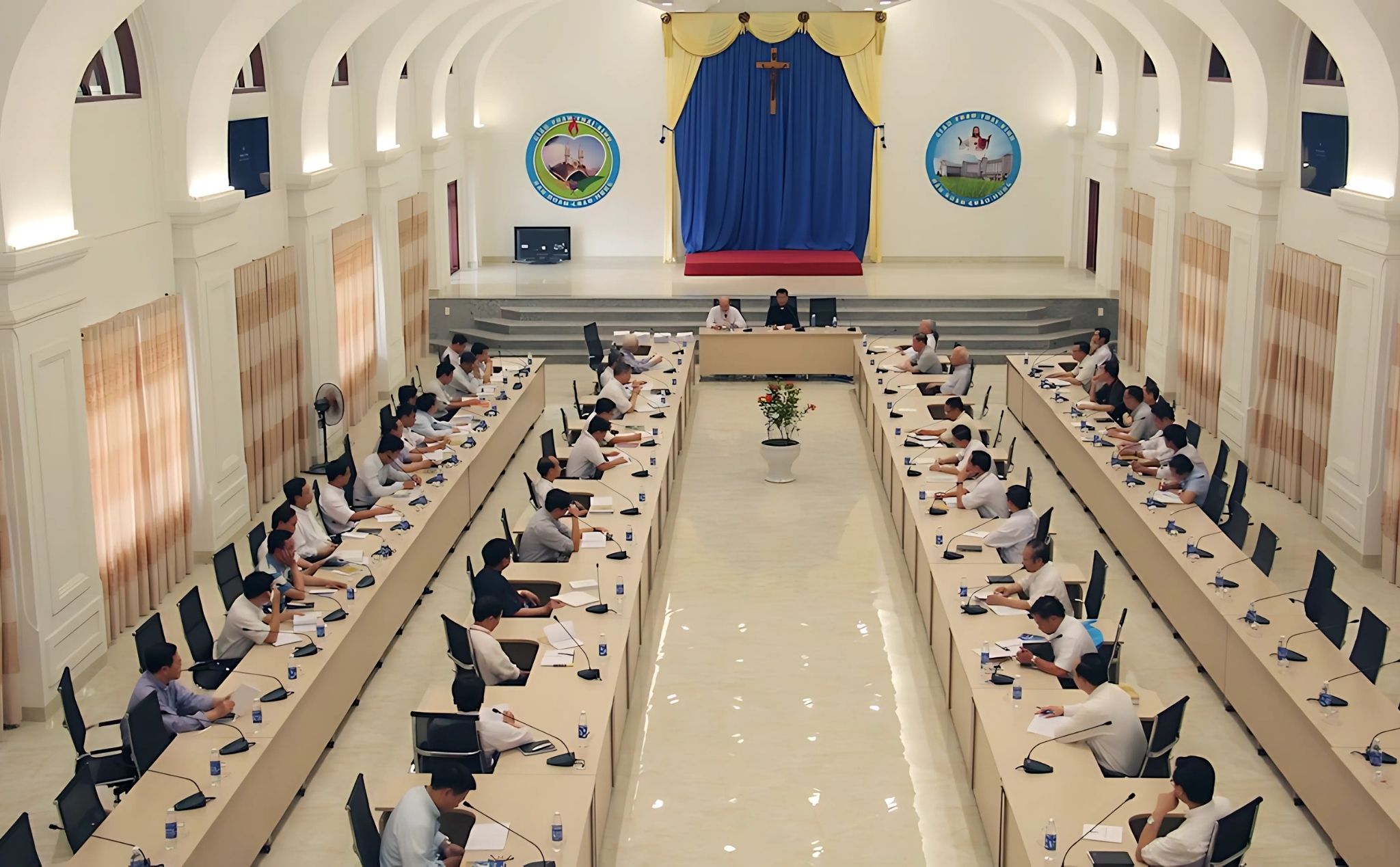 phailamgi_Tòa án hôn phối Công giáo hoạt động như thế nào_cv1.jpg