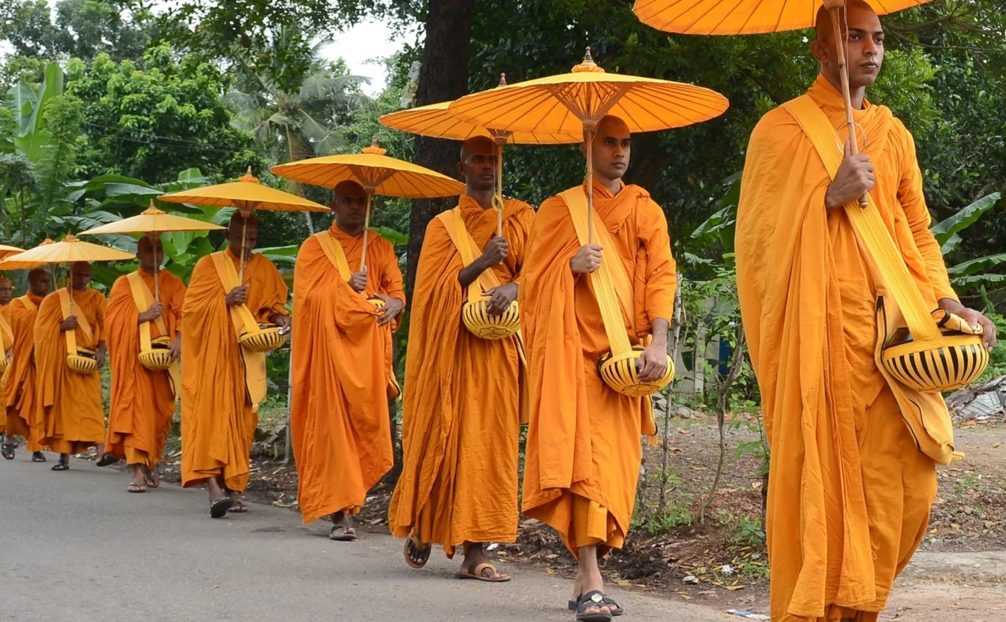 phailamgi_Tôn giáo toàn cầu thay đổi ra sao từ 2010 đến 2020_cv2.jpg