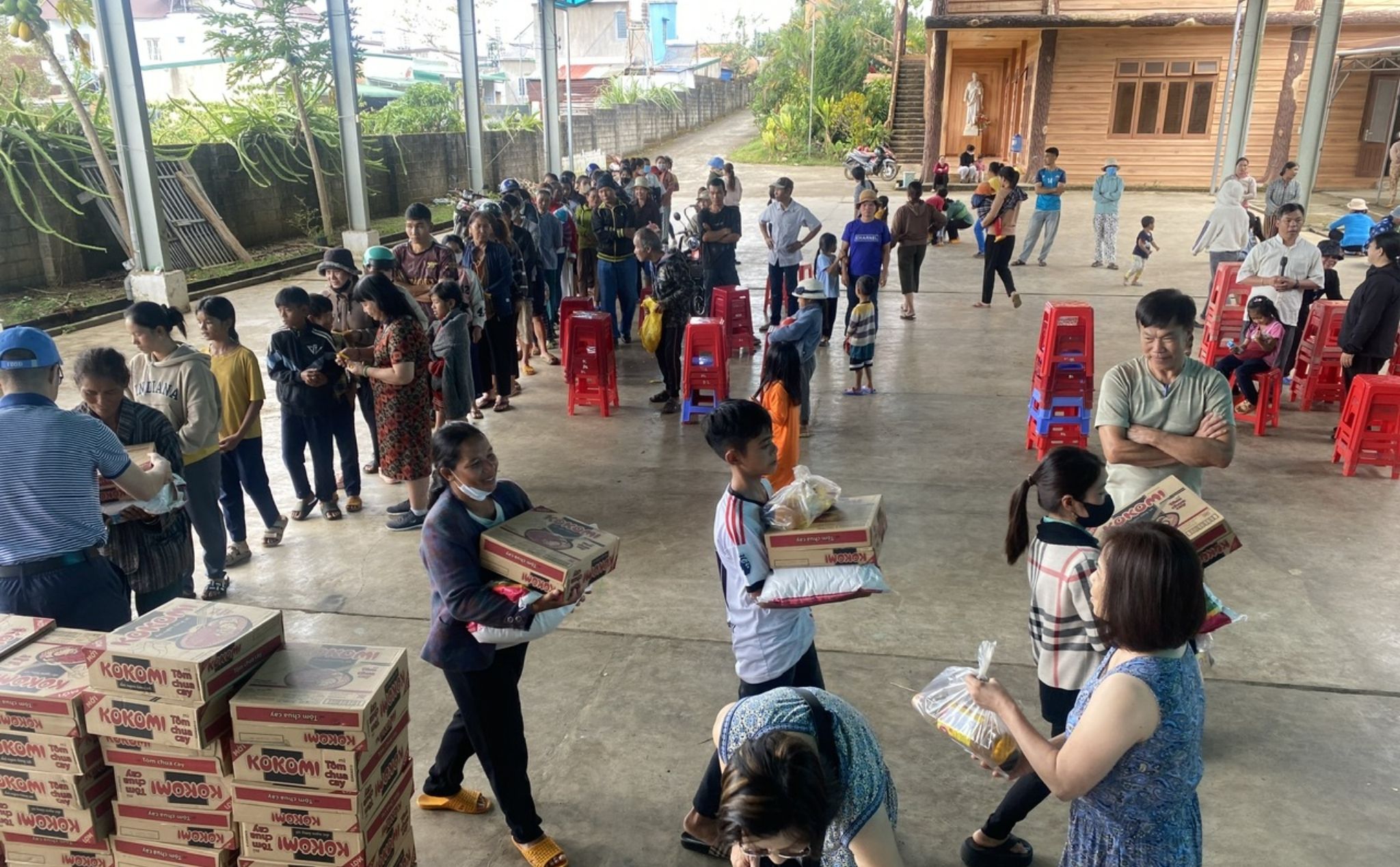 phailamgi_Trao ban, đón nhận và tôn trọng Ba nền tảng của lòng biết ơn_cv1.jpg
