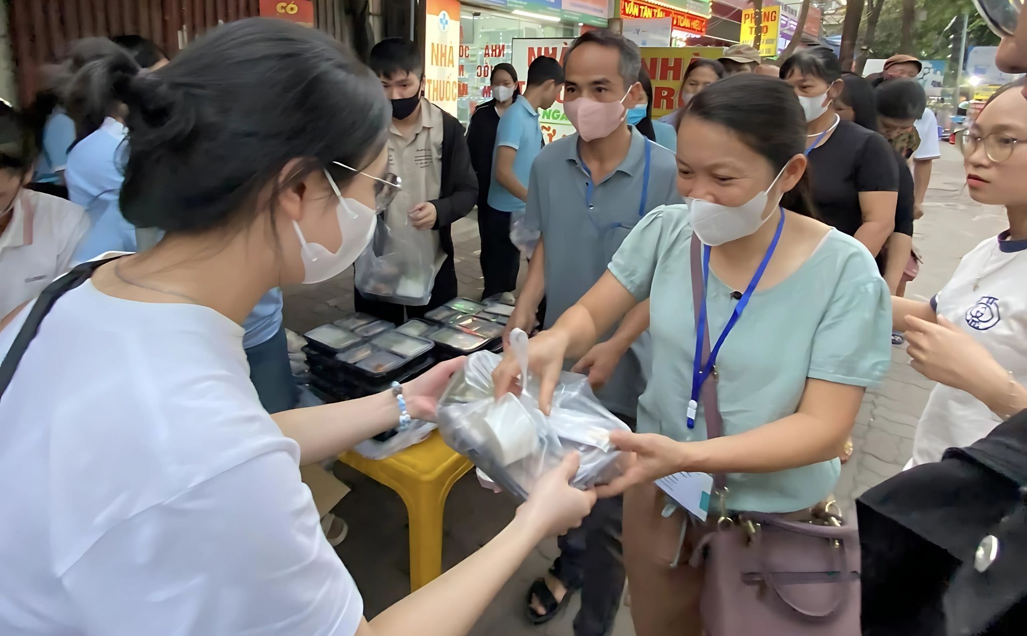 phailamgi_Trao ban, đón nhận và tôn trọng Ba nền tảng của lòng biết ơn_cv2.jpg